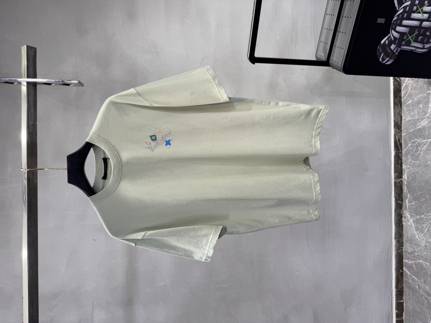 [LOUIS VUITTON-루이비통] 루이비통 프린트 로고 반팔티