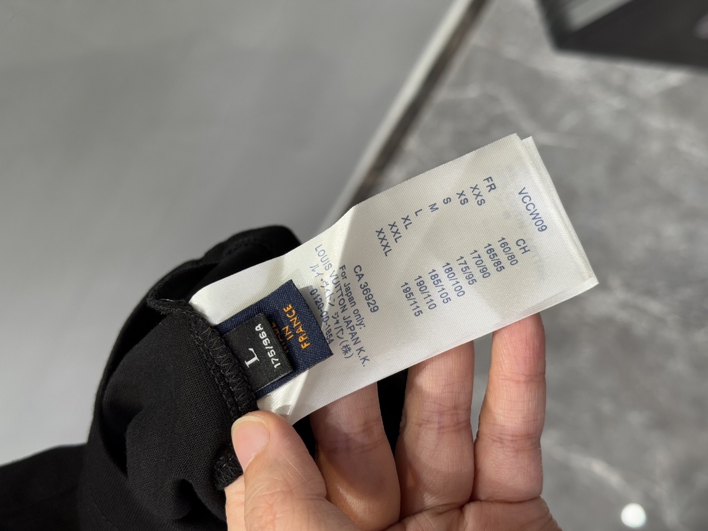 [LOUIS VUITTON-루이비통] 루이비통 프린트 로고 반팔티