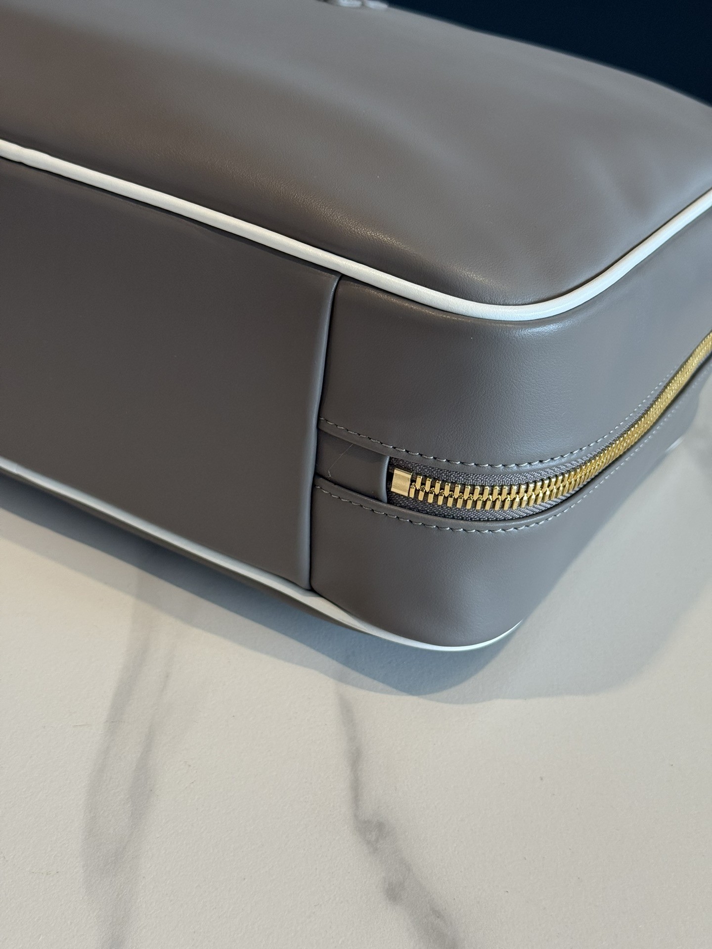 [MIU MIU-미우미우] 미우미우 가죽 보백