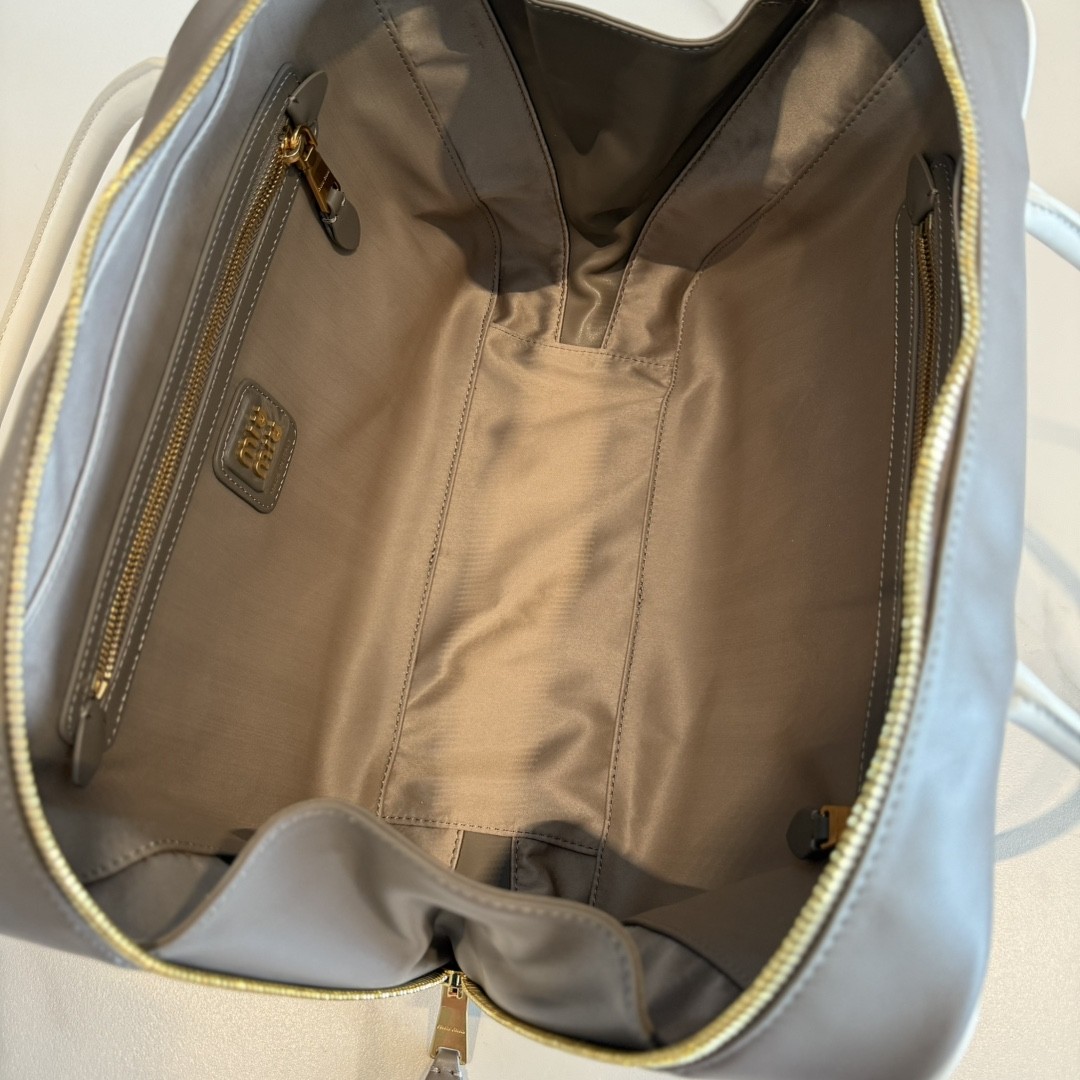 [MIU MIU-미우미우] 미우미우 가죽 보백