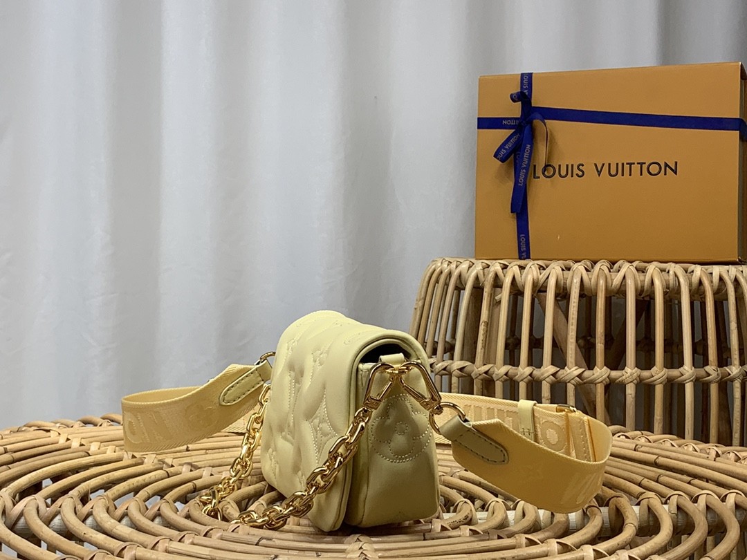 루이비통 LV Wallet on Strap 월릿 온 스트랩 숄더 백