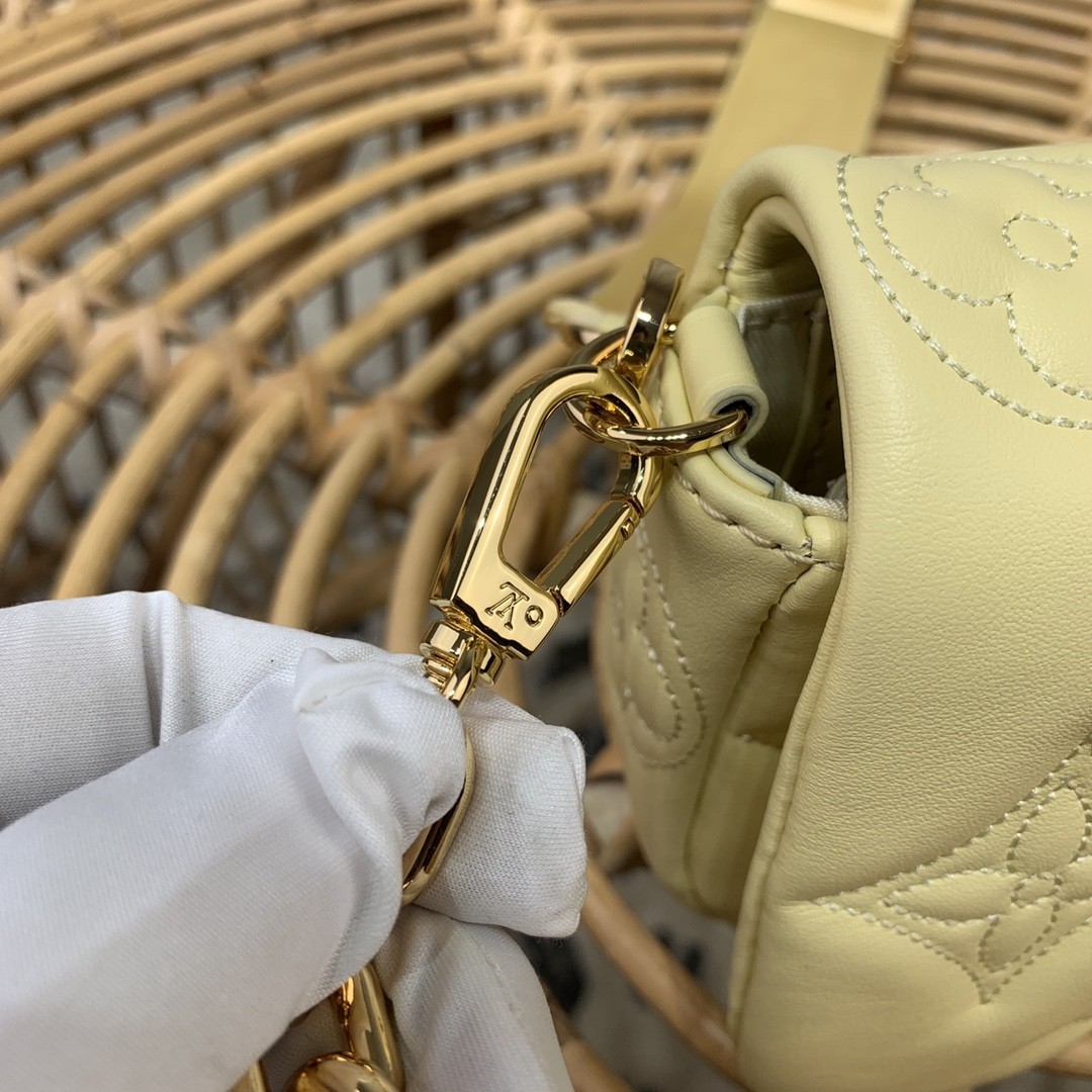 루이비통 LV Wallet on Strap 월릿 온 스트랩 숄더 백