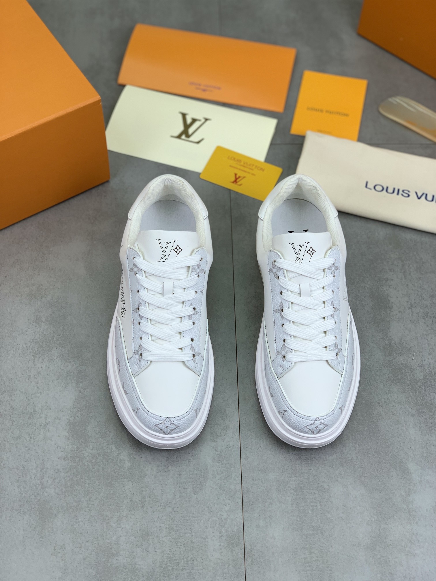 [LOUIS VUITTON-루이비통] 루이비통 스니커즈  남성