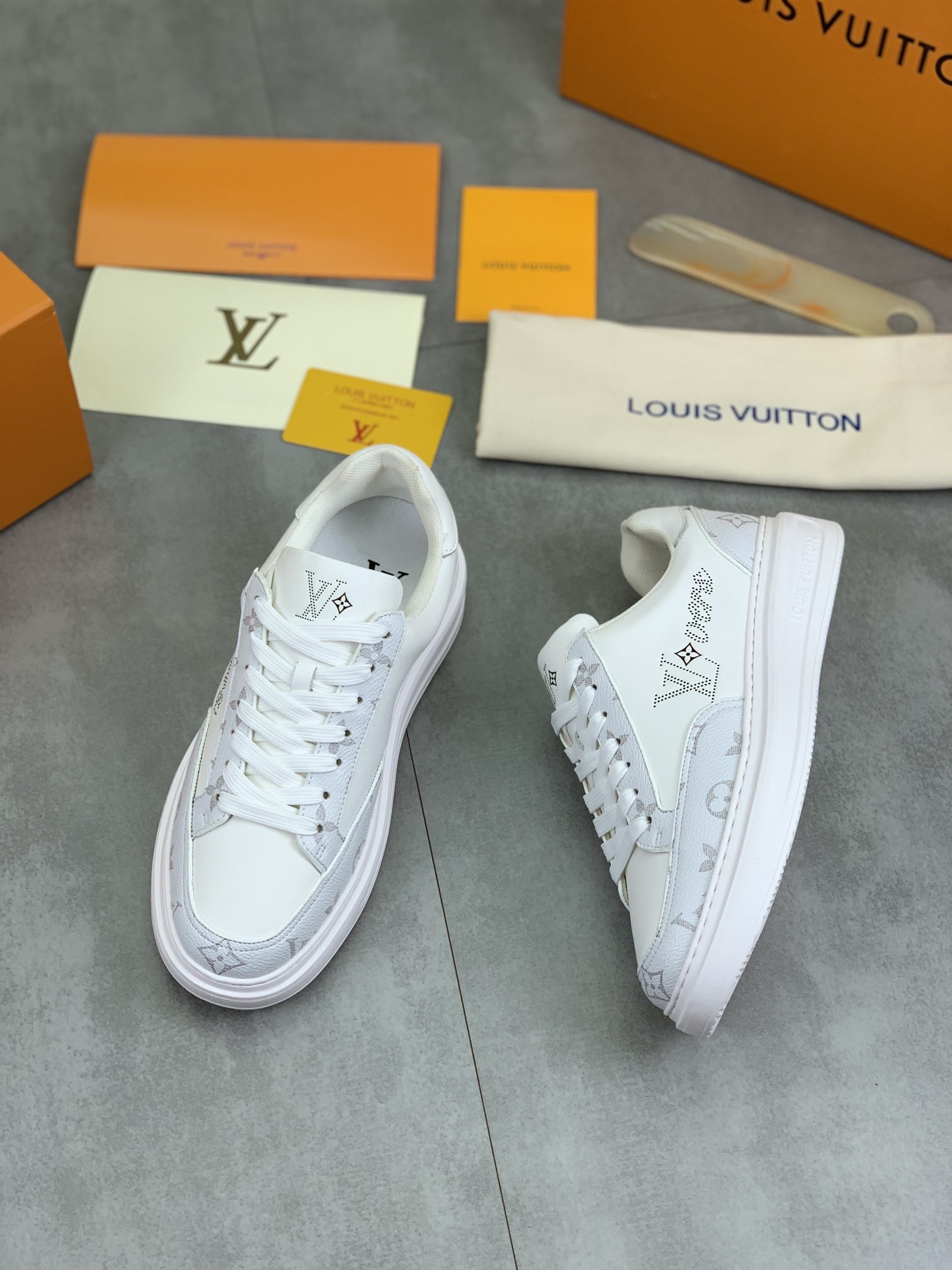 [LOUIS VUITTON-루이비통] 루이비통 스니커즈  남성