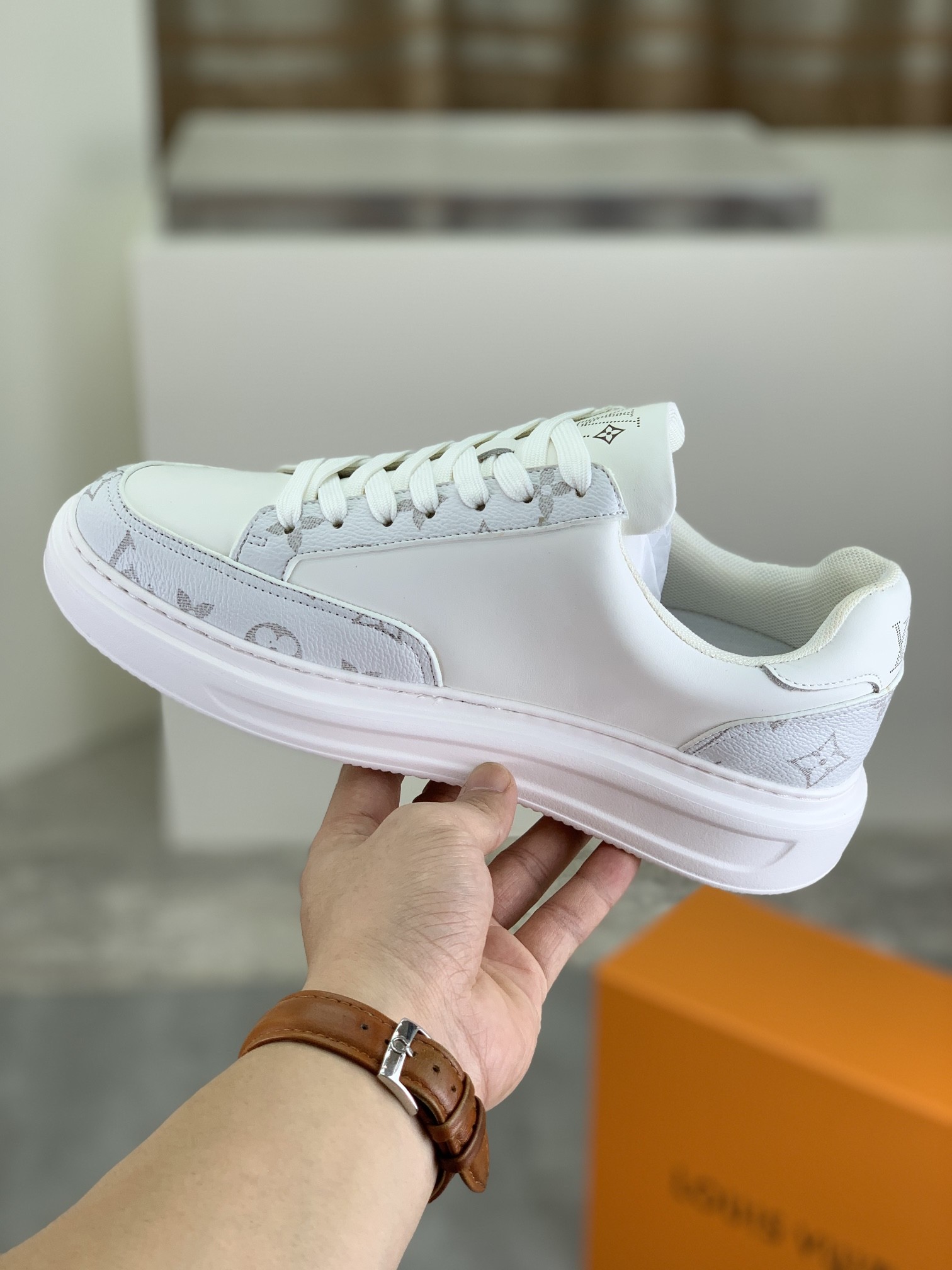 [LOUIS VUITTON-루이비통] 루이비통 스니커즈  남성