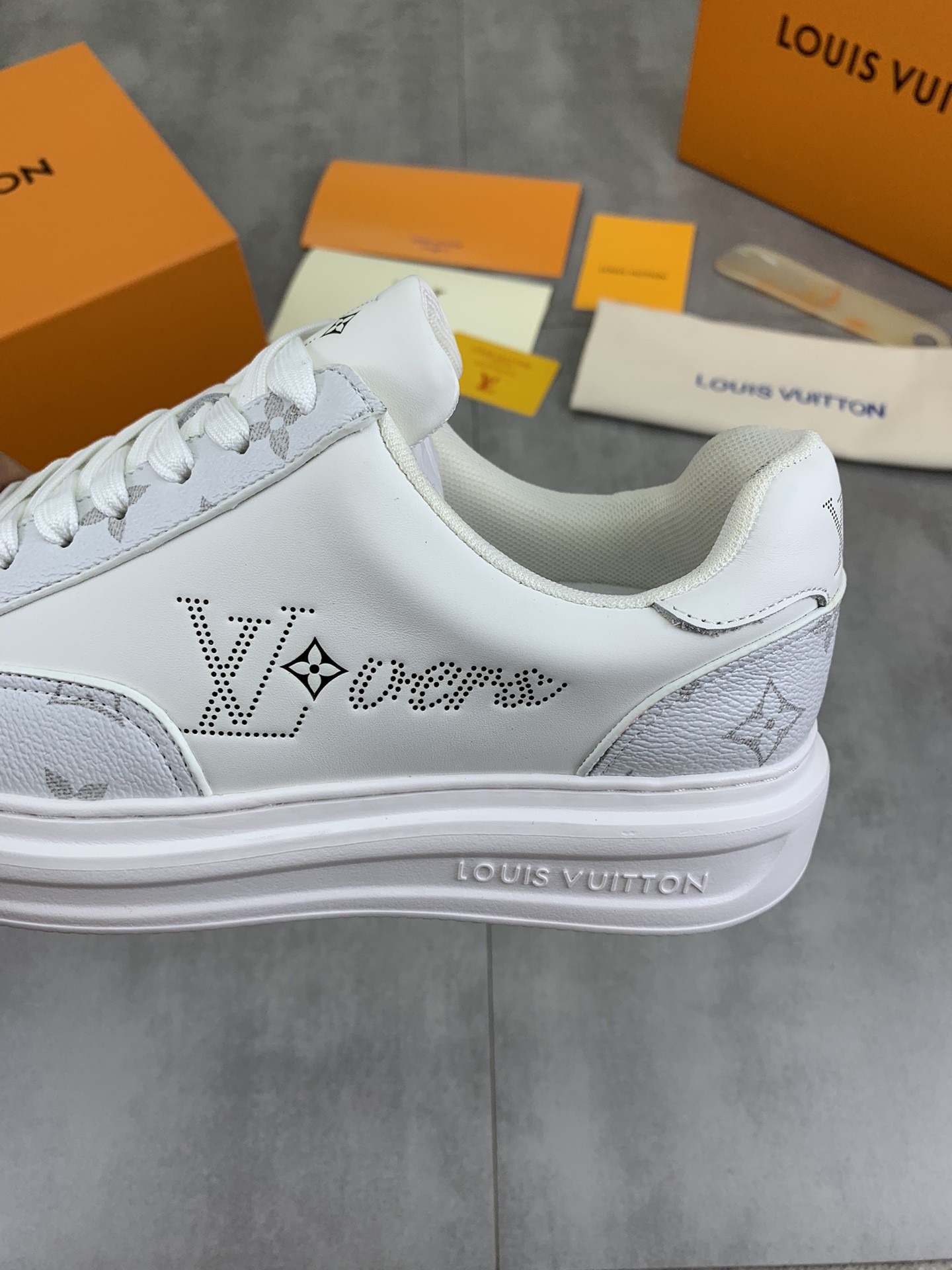 [LOUIS VUITTON-루이비통] 루이비통 스니커즈  남성