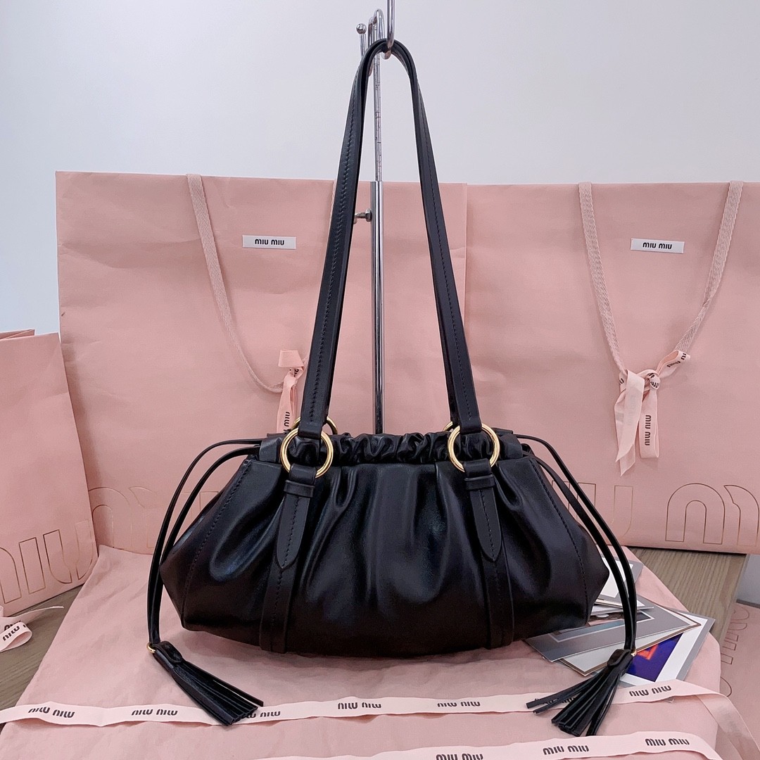 [MIU MIU-미우미우] 미우미우 쥬아 나파 레더 숄더백