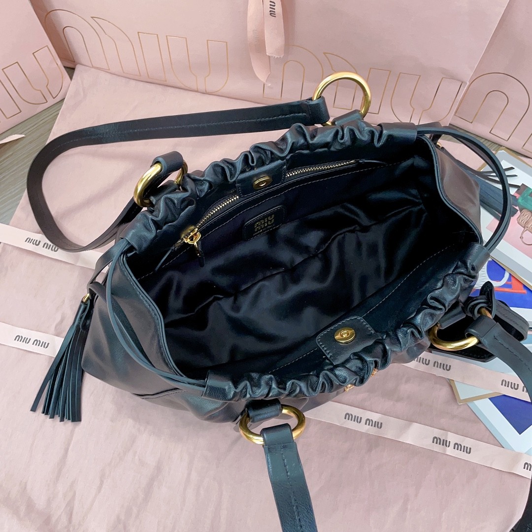 [MIU MIU-미우미우] 미우미우 쥬아 나파 레더 숄더백