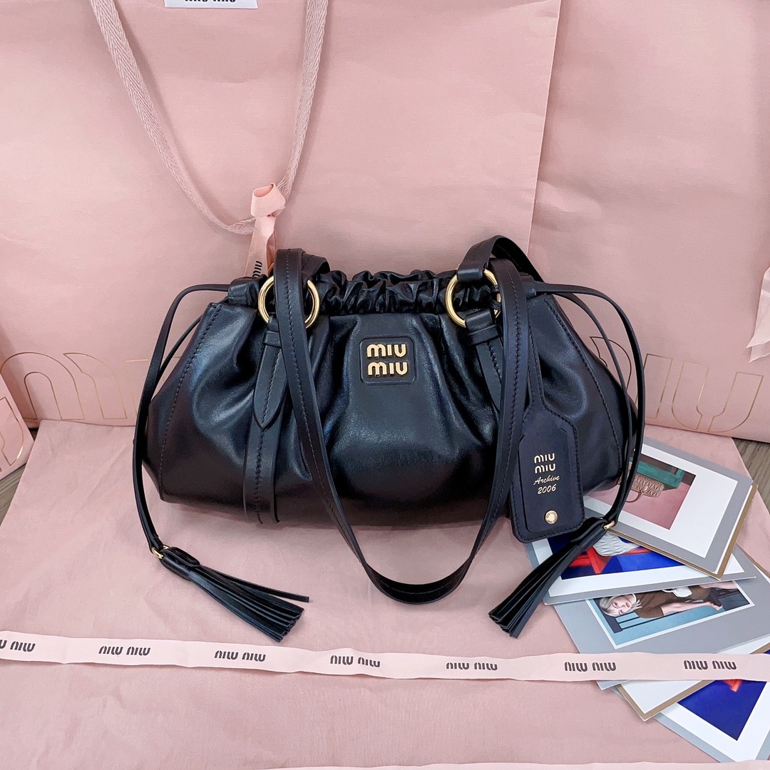 [MIU MIU-미우미우] 미우미우 쥬아 나파 레더 숄더백
