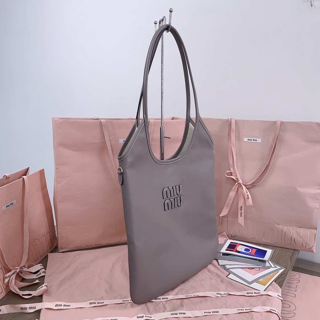 [MIU MIU-미우미우] 미우미우 아이비 레더 쇼퍼백