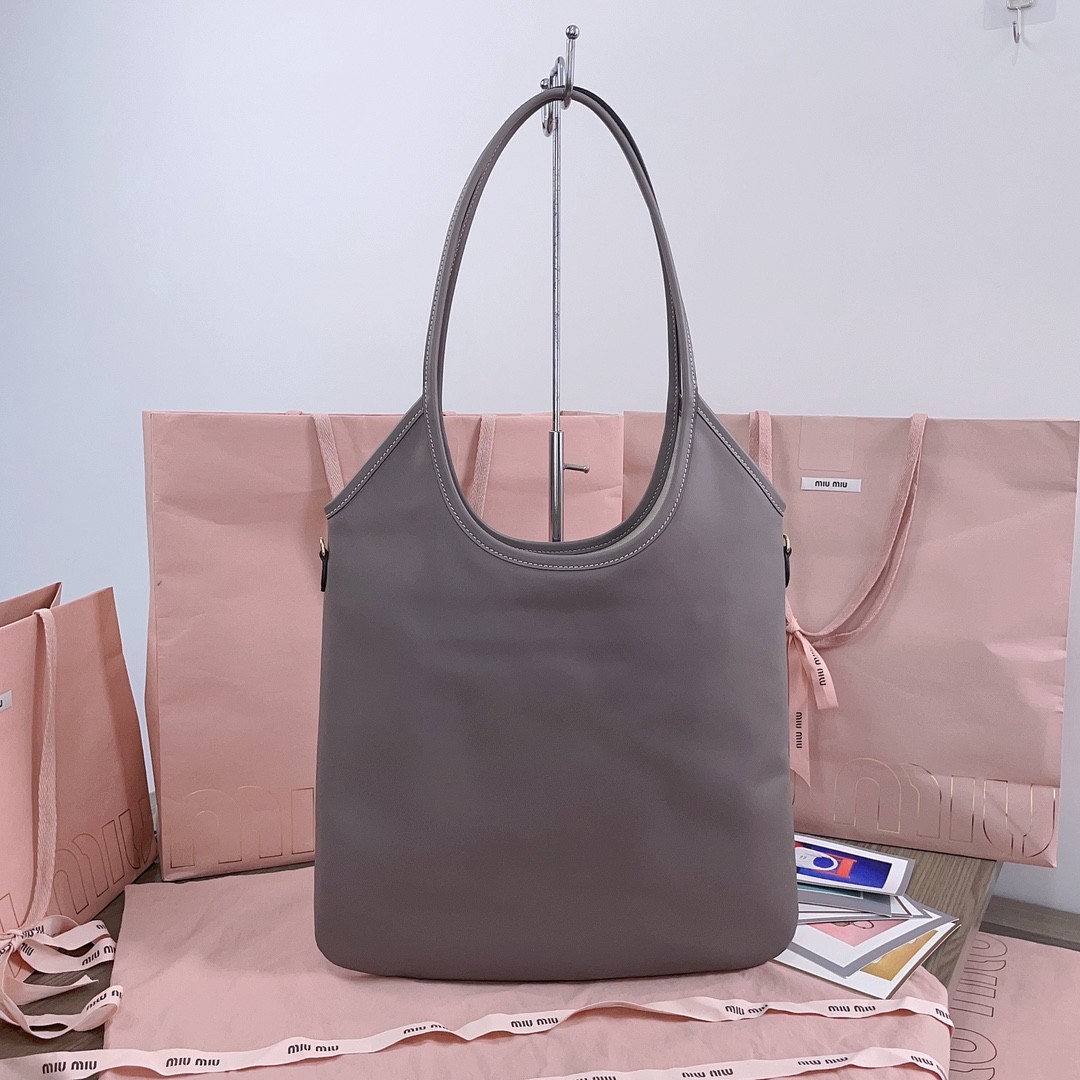 [MIU MIU-미우미우] 미우미우 아이비 레더 쇼퍼백