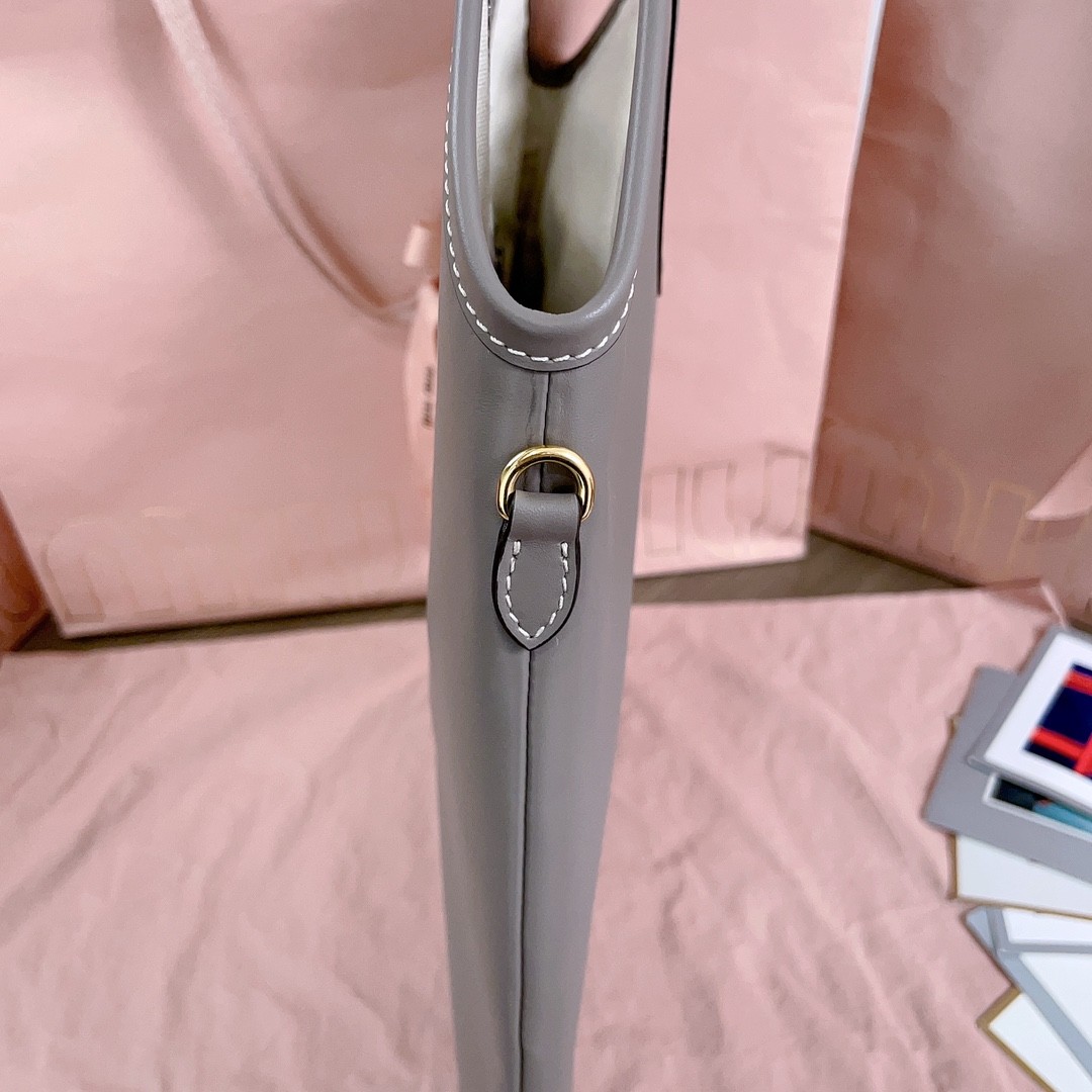 [MIU MIU-미우미우] 미우미우 아이비 레더 쇼퍼백