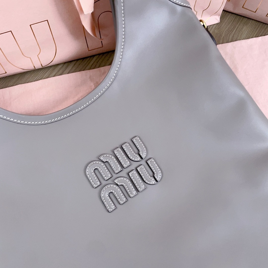 [MIU MIU-미우미우] 미우미우 아이비 레더 쇼퍼백