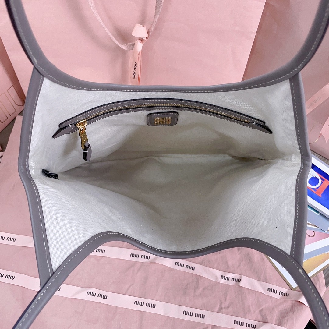 [MIU MIU-미우미우] 미우미우 아이비 레더 쇼퍼백