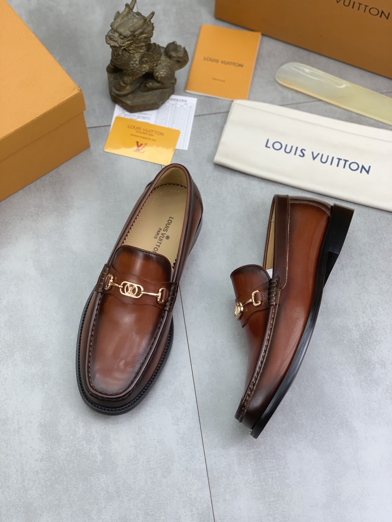 [LOUIS VUITTON-루이비통] 루이비통 남성 가죽 구두