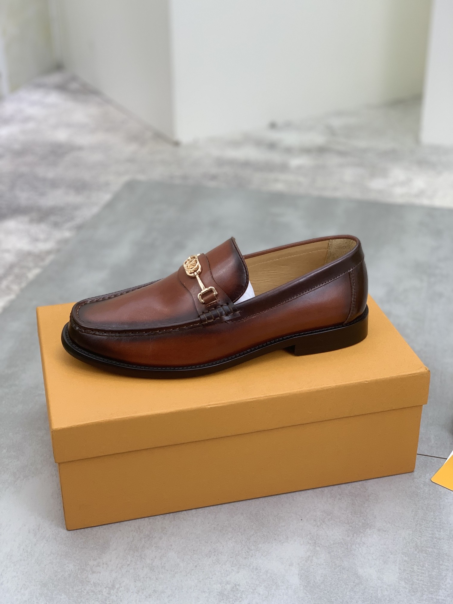 [LOUIS VUITTON-루이비통] 루이비통 남성 가죽 구두