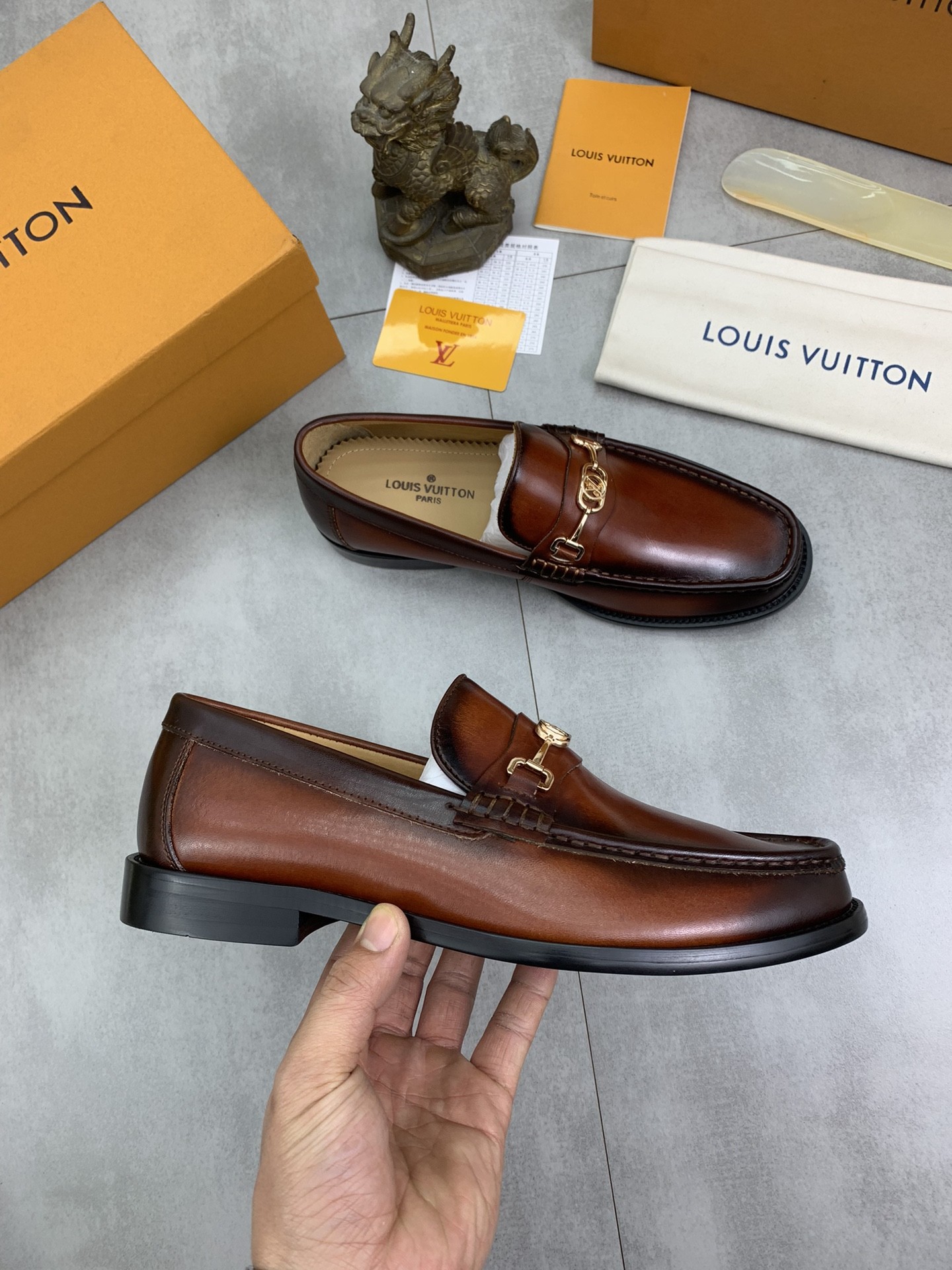 [LOUIS VUITTON-루이비통] 루이비통 남성 가죽 구두