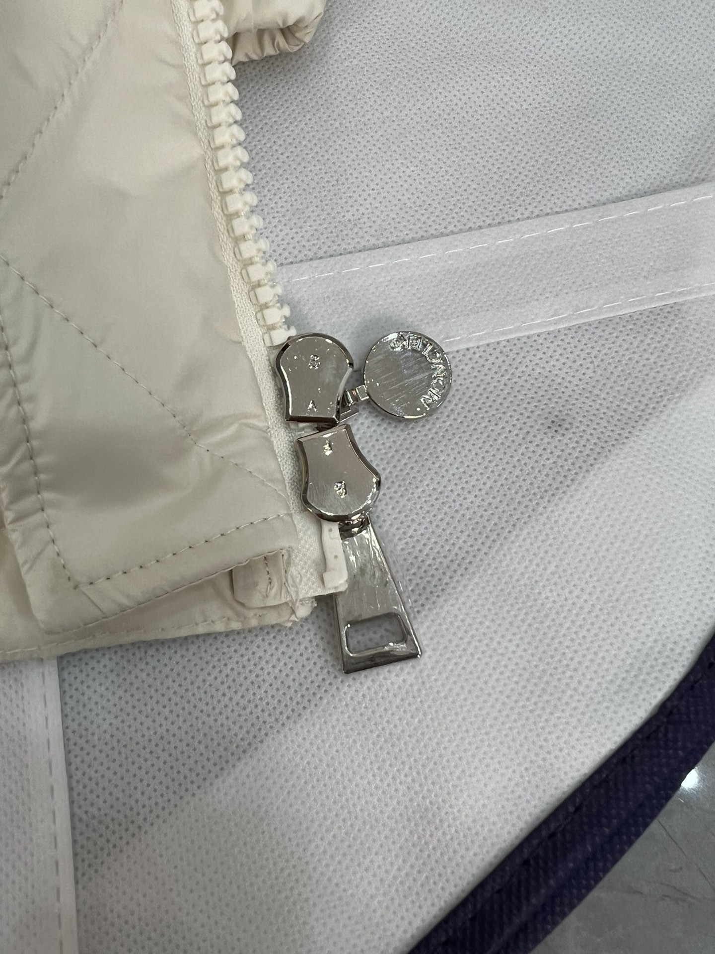 [MONCLER-몽클레어] 몽클레르 에스코 숏 다운 자켓