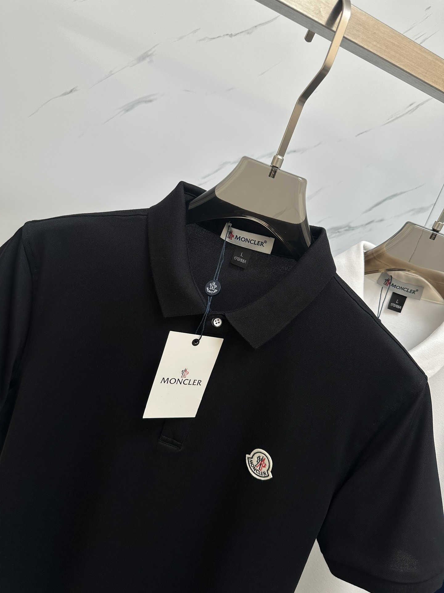 [MONCLER-몽클레어] 몽클레어 블랙 폴로 로고 패치 반팔