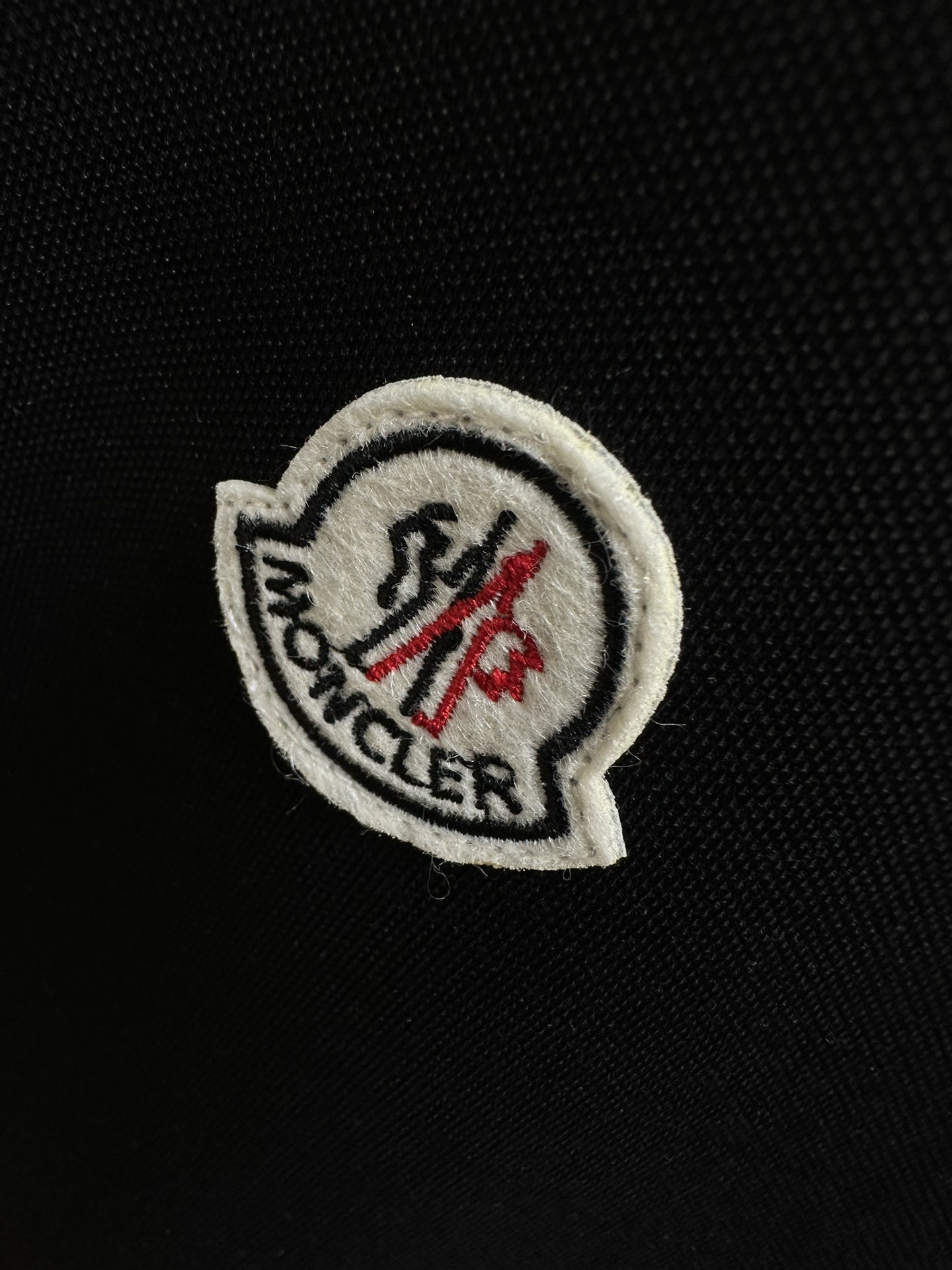 [MONCLER-몽클레어] 몽클레어 블랙 폴로 로고 패치 반팔