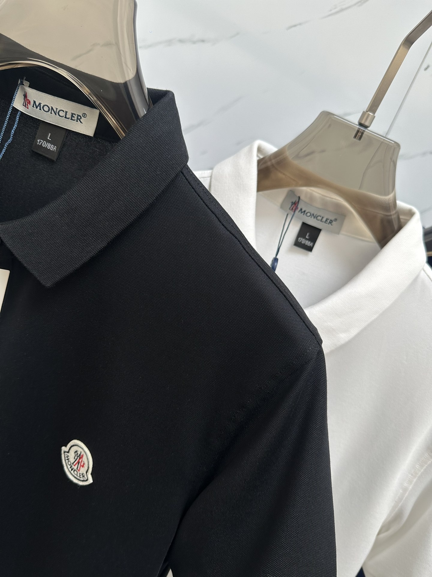 [MONCLER-몽클레어] 몽클레어 블랙 폴로 로고 패치 반팔