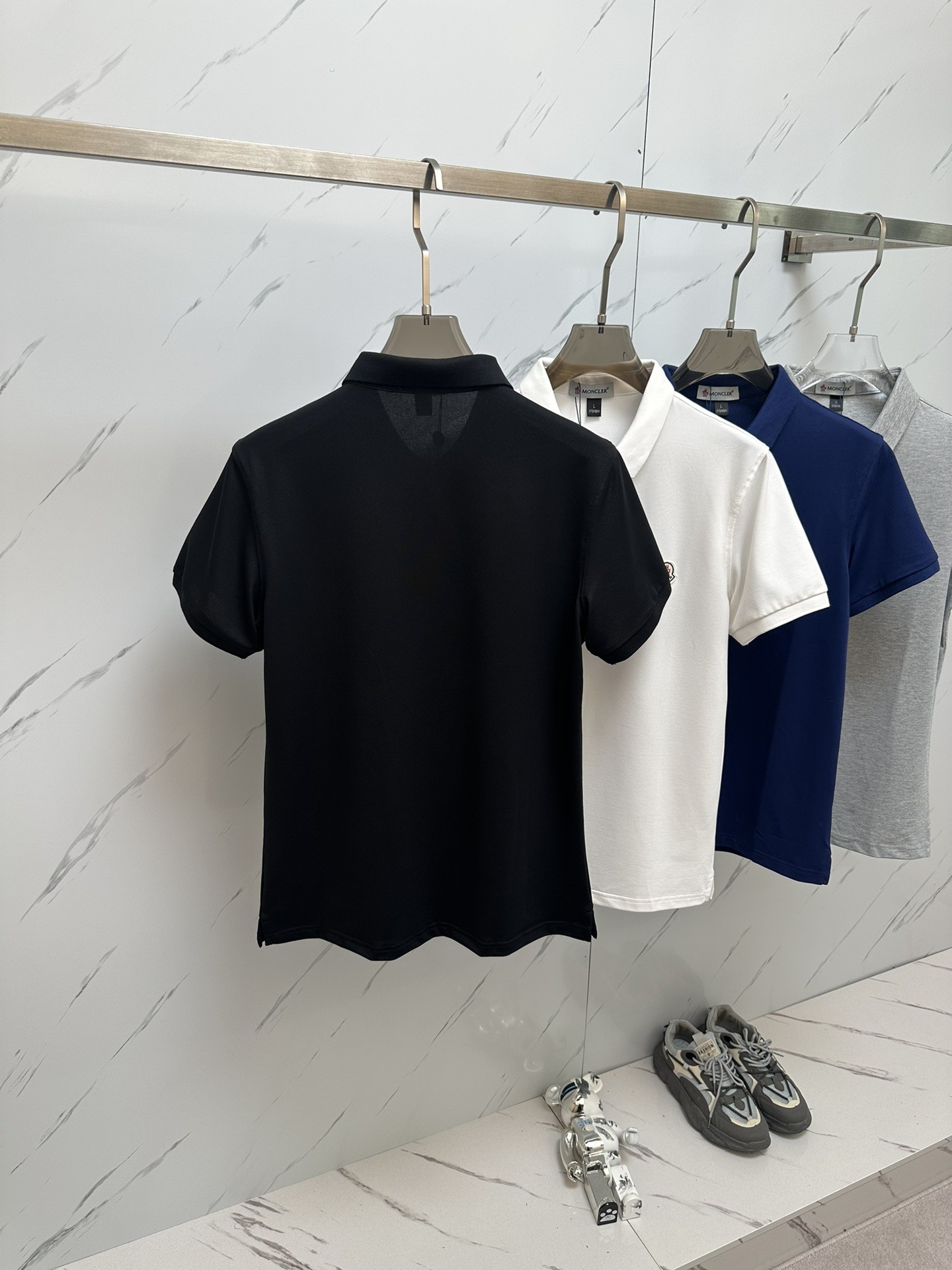 [MONCLER-몽클레어] 몽클레어 블랙 폴로 로고 패치 반팔