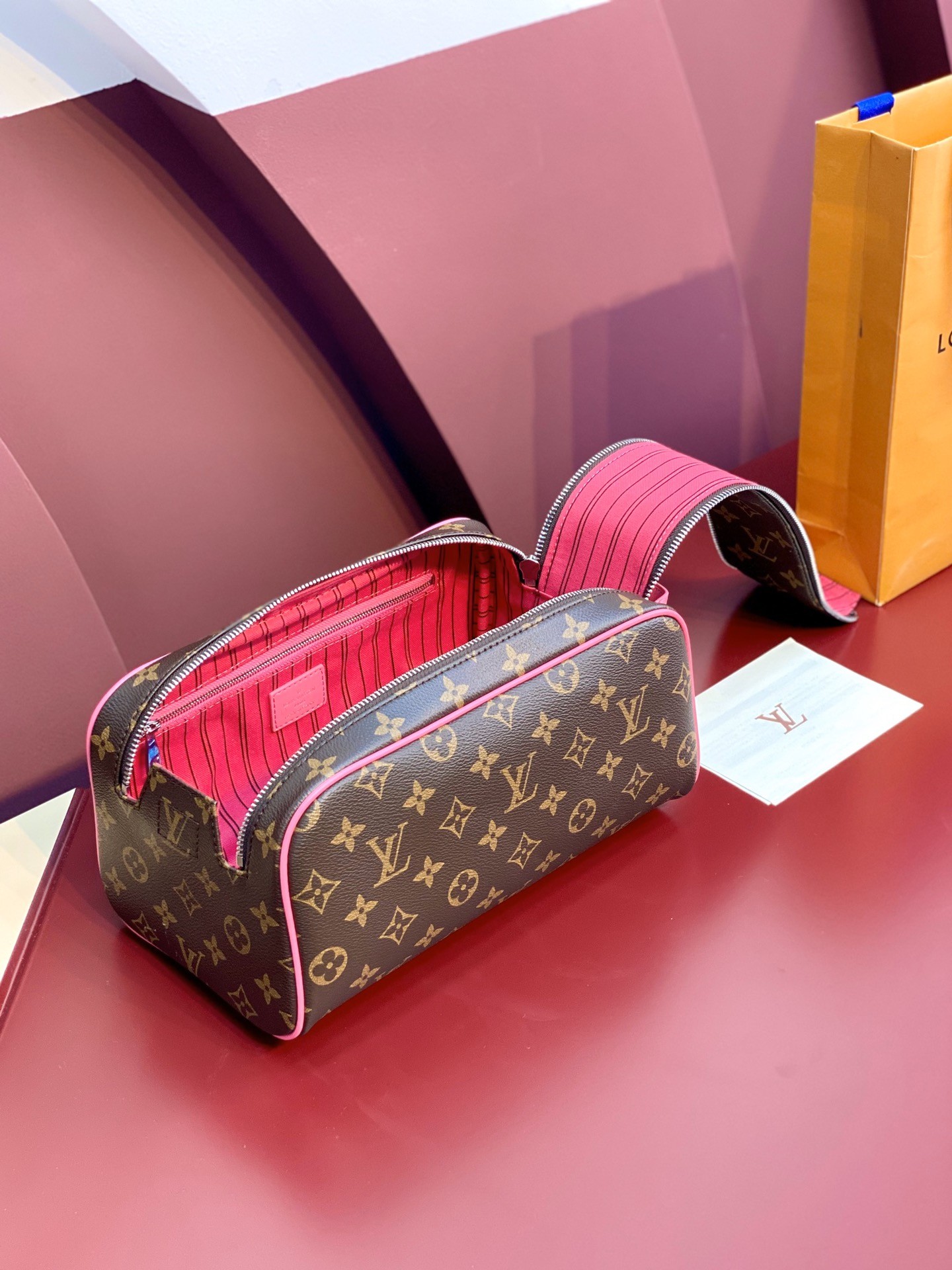 [LOUIS VUITTON-루이비통] 루이비통 토일렛 도프 파우치 M12641