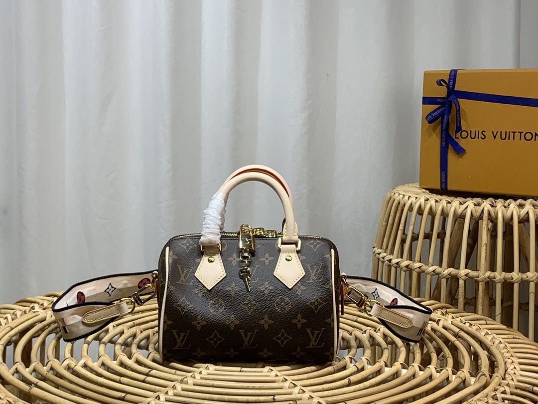 루이비통  스피디 반둘리에 20 (블랙,웨빙)