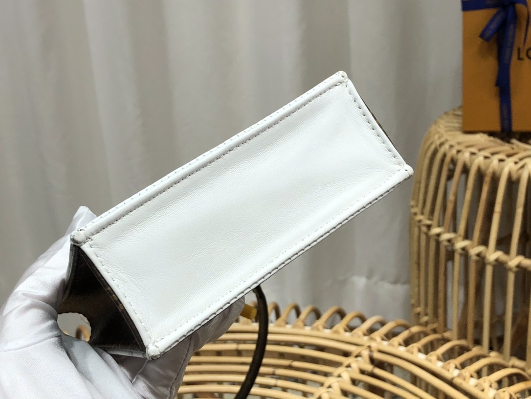 루이비통 쁘띠 삭 플라