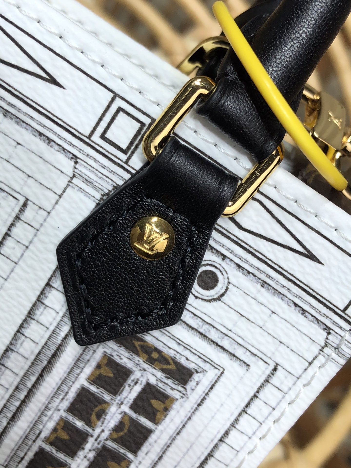 루이비통 쁘띠 삭 플라