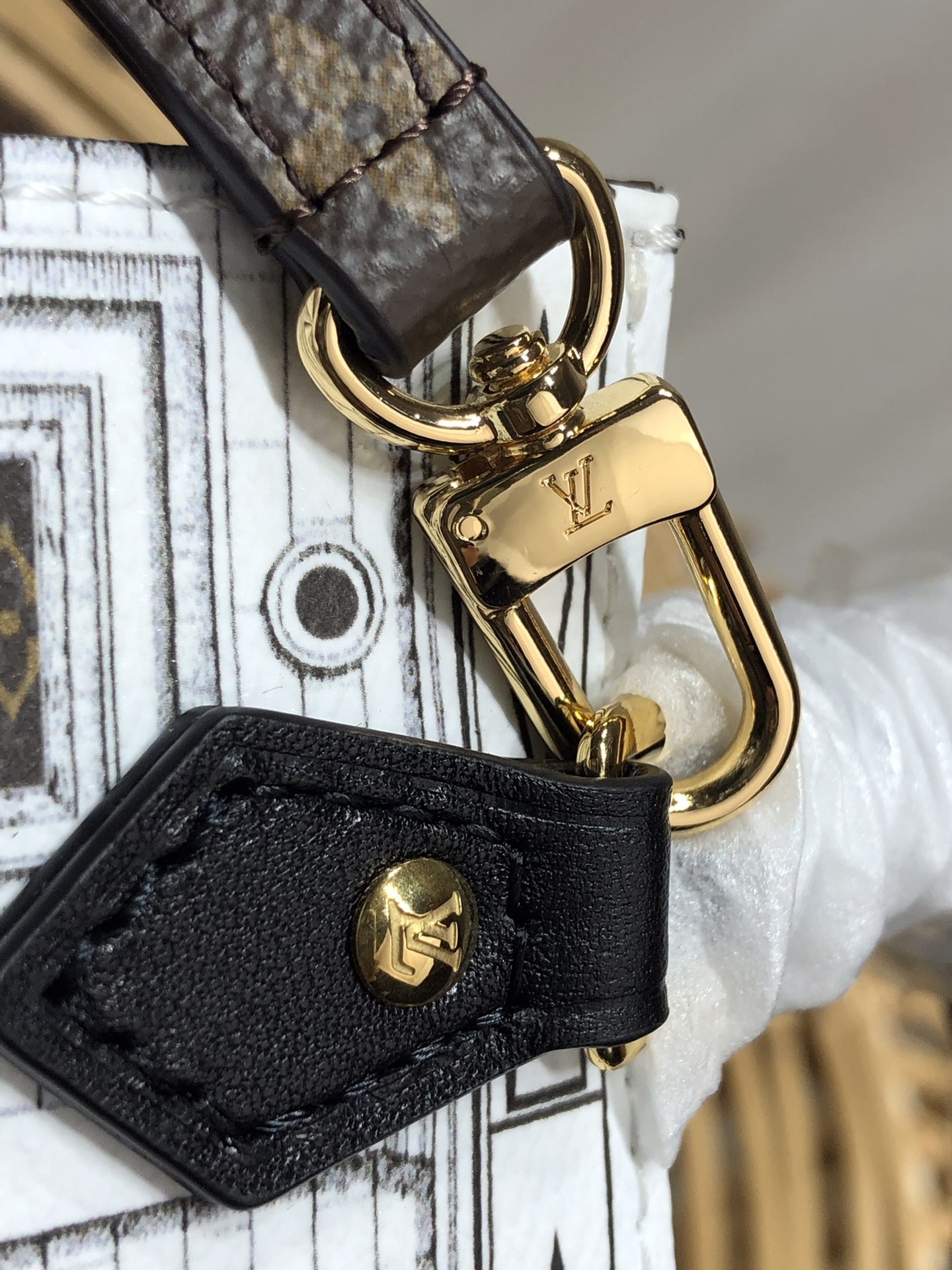 루이비통 쁘띠 삭 플라