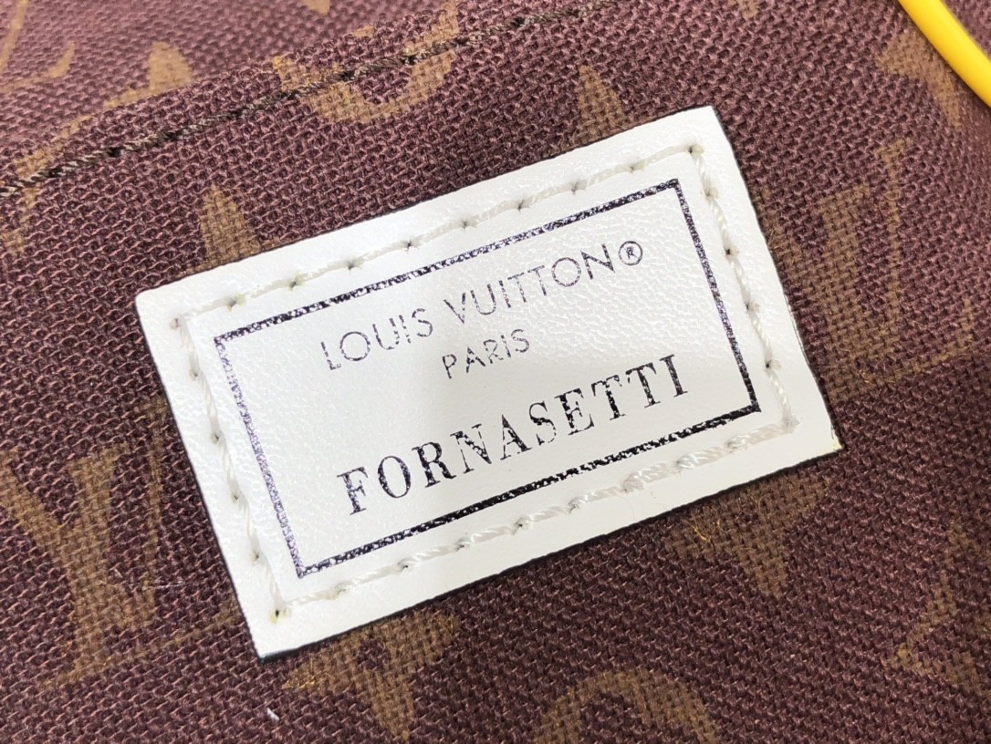 루이비통 쁘띠 삭 플라