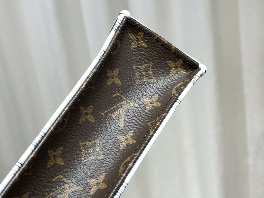 루이비통 쁘띠 삭 플라