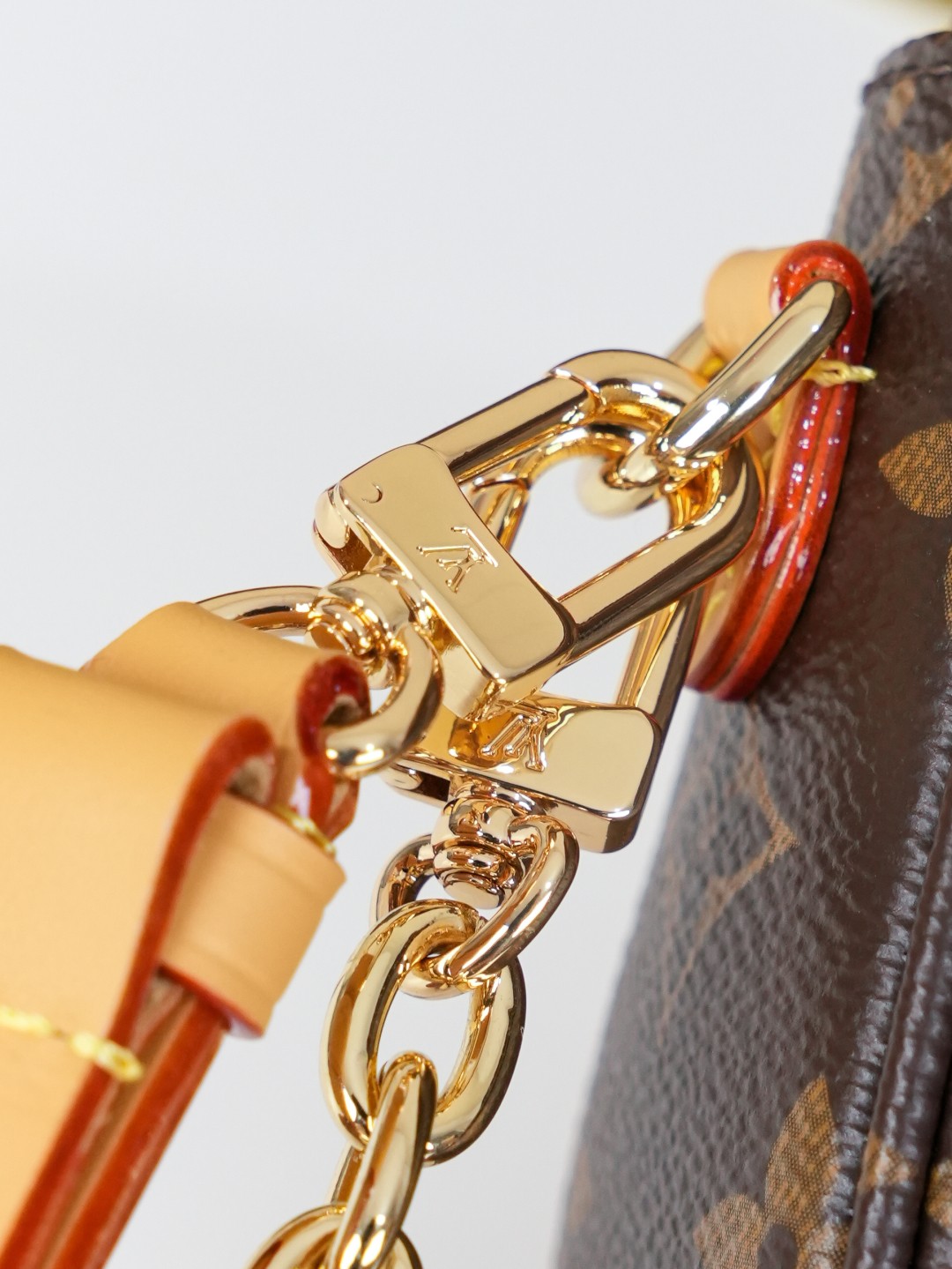 [LOUIS VUITTON-루이비통] 루이비통 월릿 온 체인 아이비 숄더백 M81911