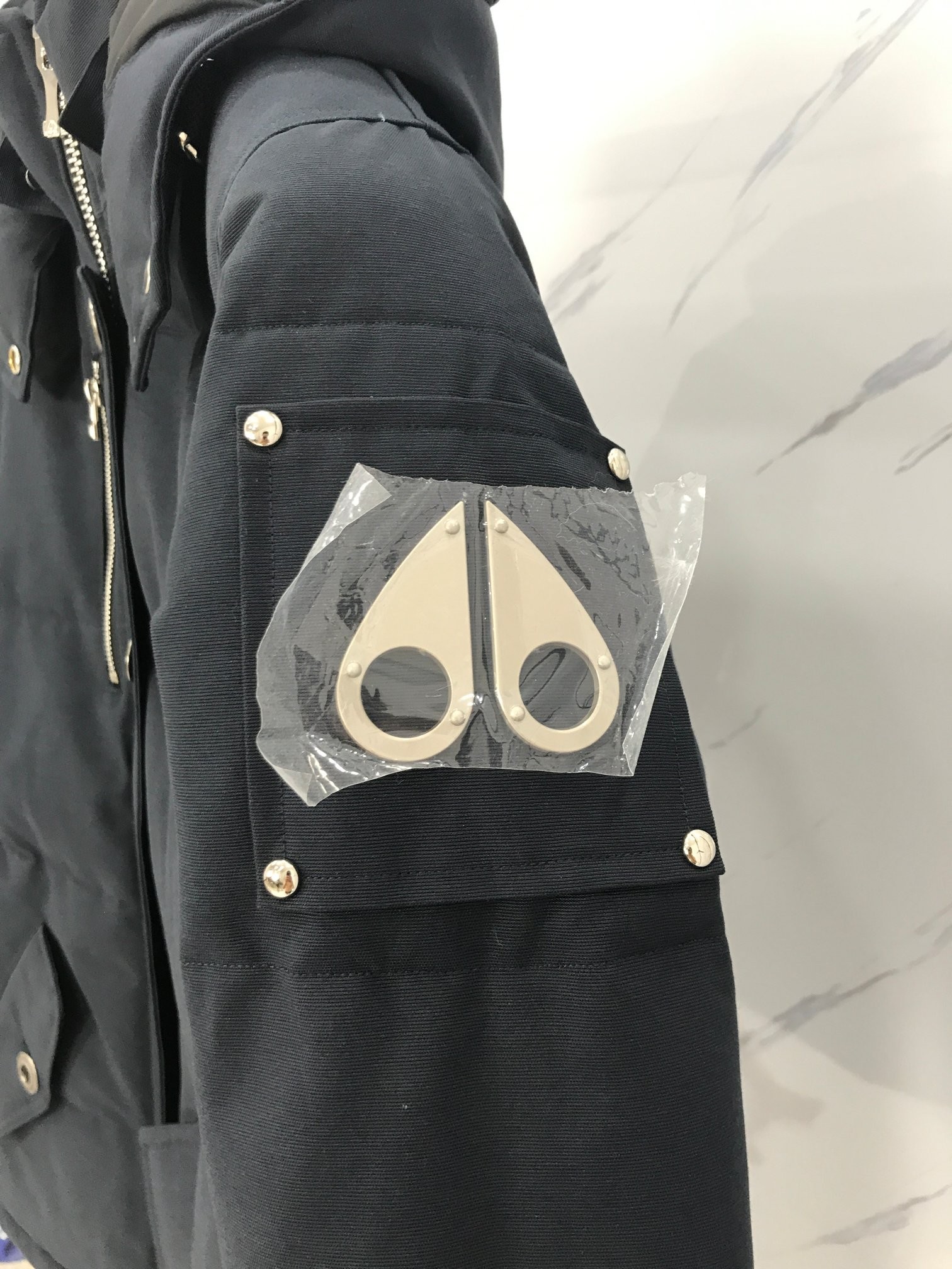 [Moose knuckles -무스너클 ]  무스너클 쓰리쿼터 버클 패딩