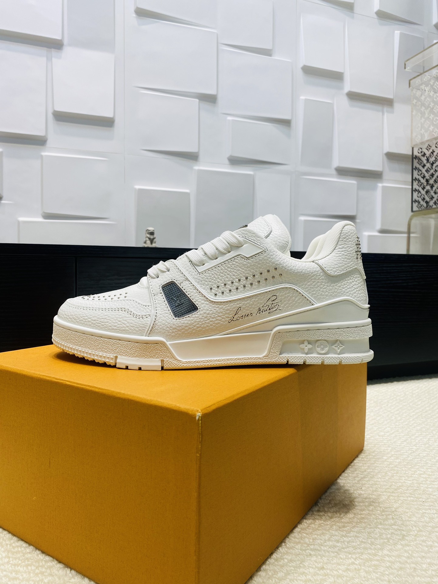 [ LOUIS VUITTON-루이비통] 루이비통 트레이너 스니커즈