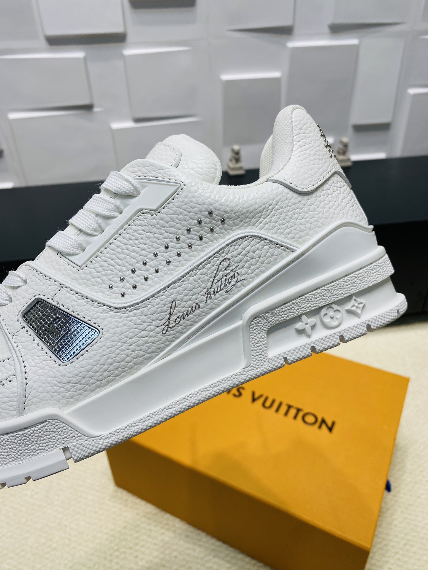 [ LOUIS VUITTON-루이비통] 루이비통 트레이너 스니커즈