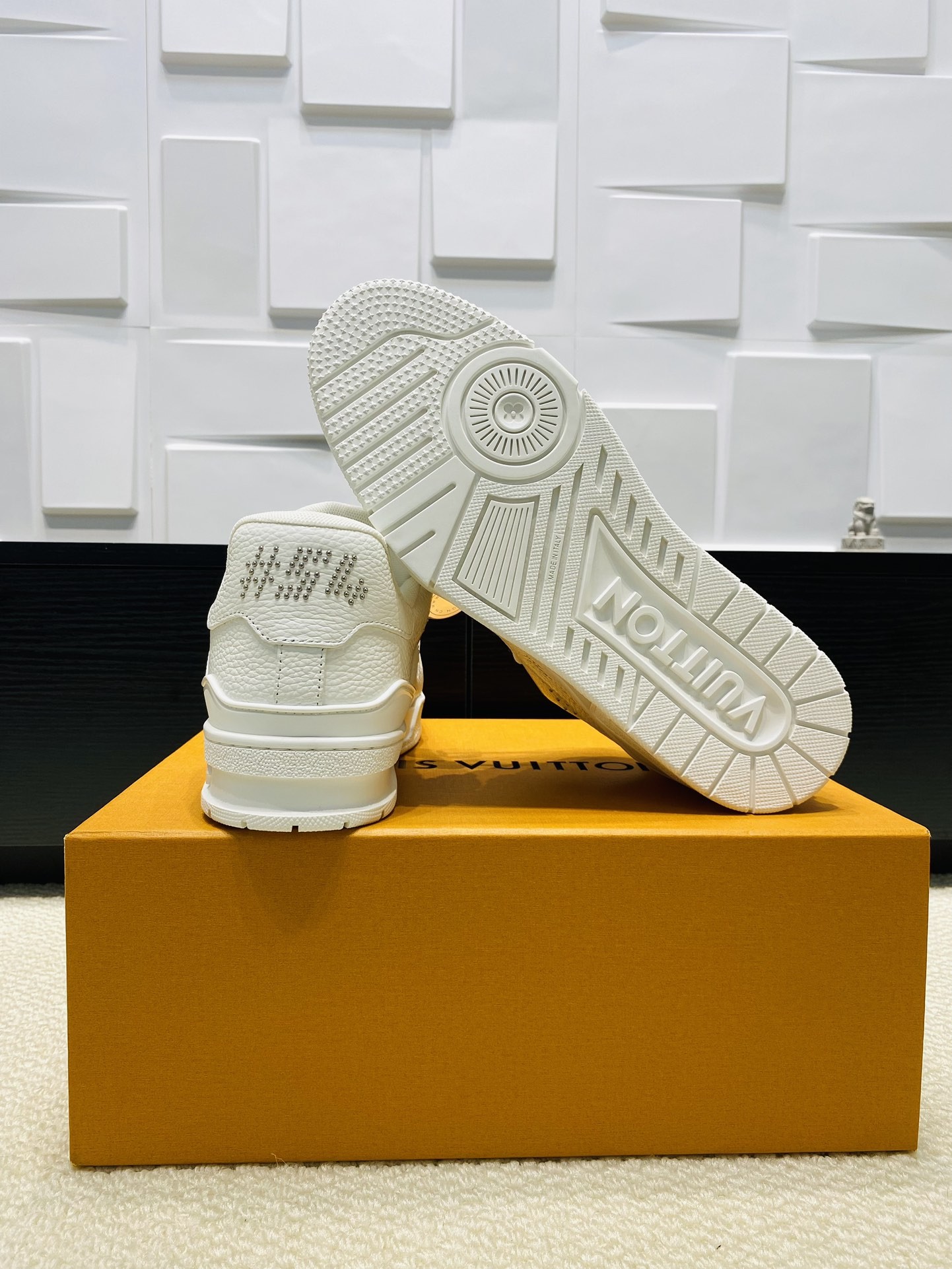 [ LOUIS VUITTON-루이비통] 루이비통 트레이너 스니커즈