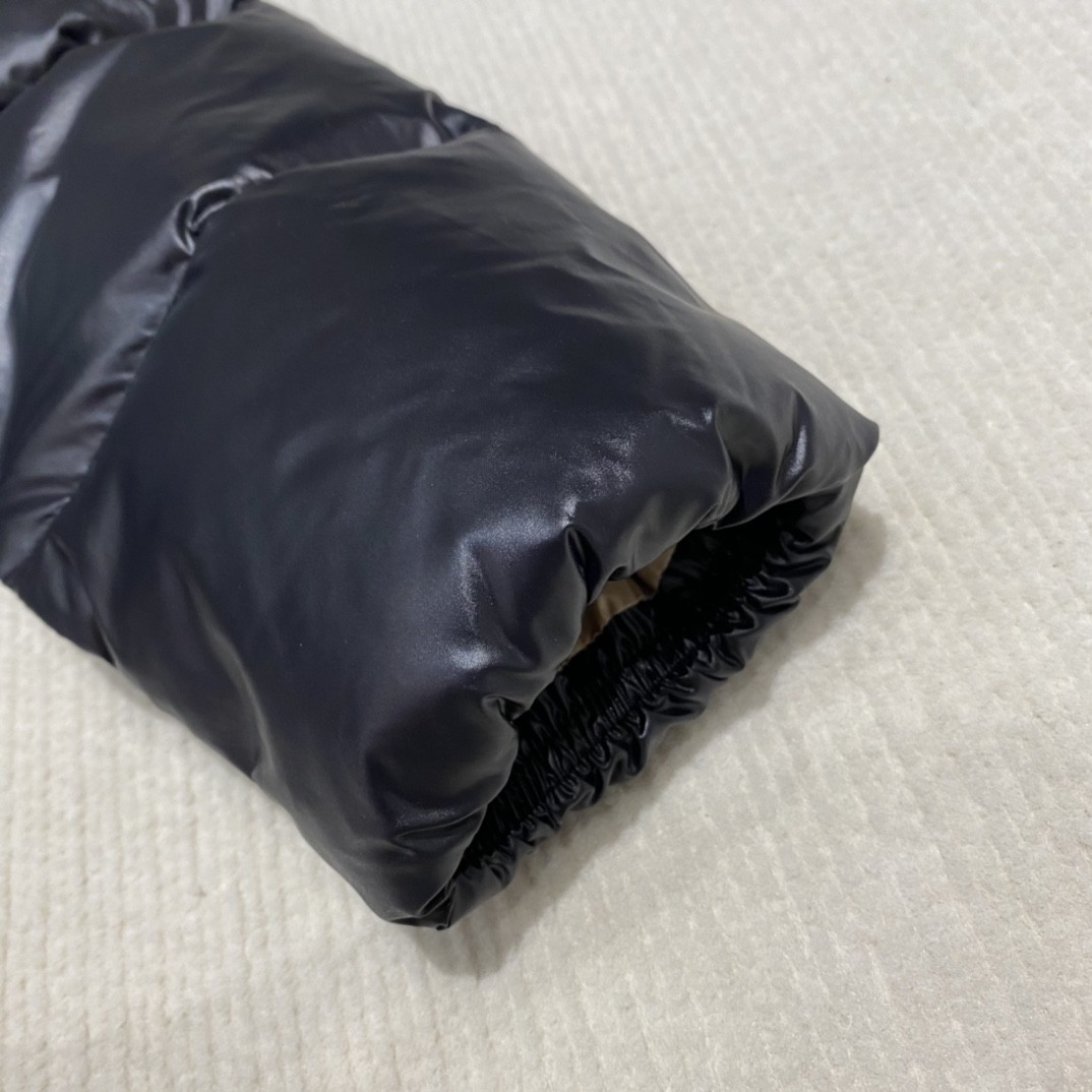 [GUCCI-구찌] 구찌 컷아웃 인터로킹 G 지갑 블랙 베이지 에보니