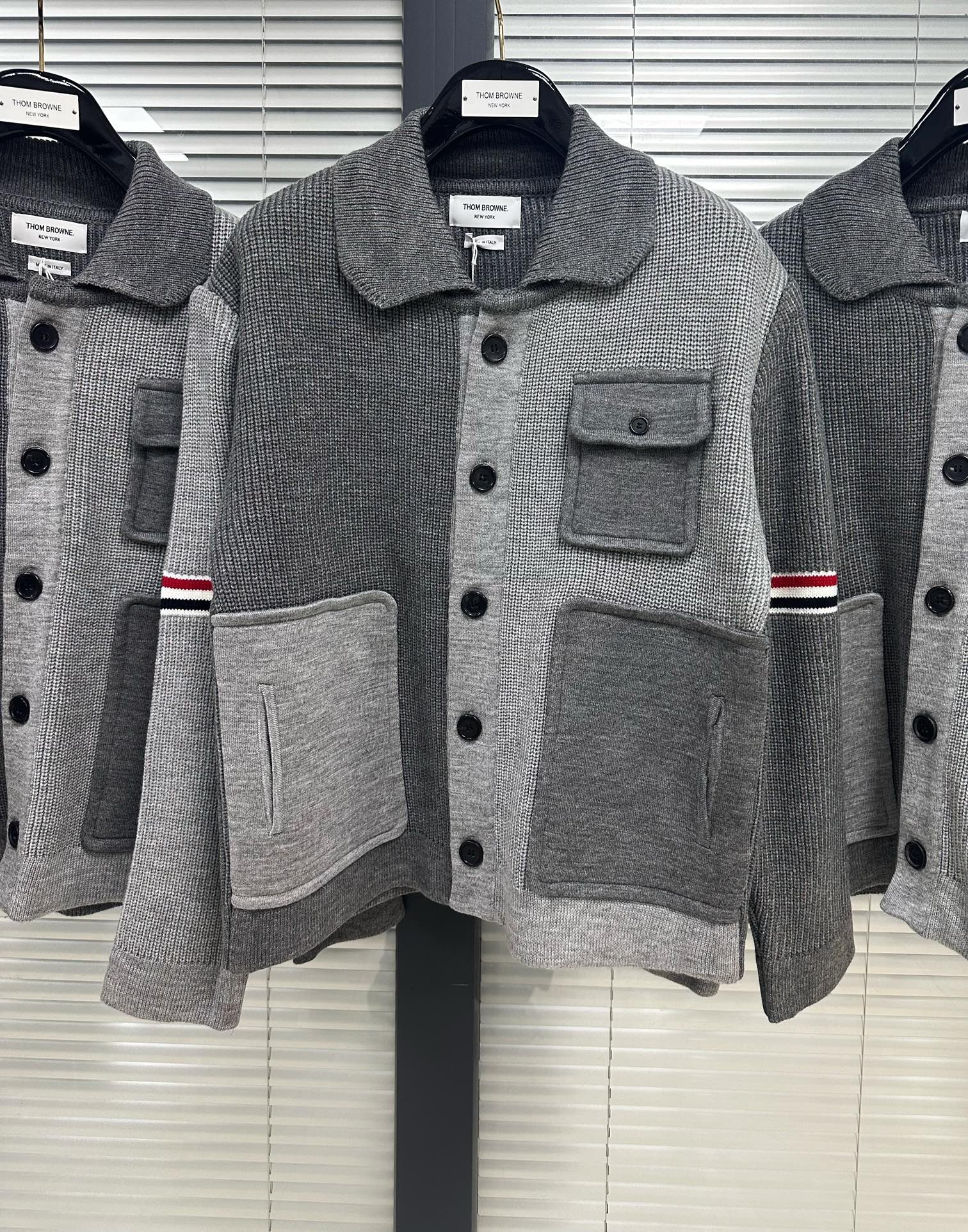 [TOM BROWNE -톰브라운 ] 톰브라운 트위스트 가디건 자켓