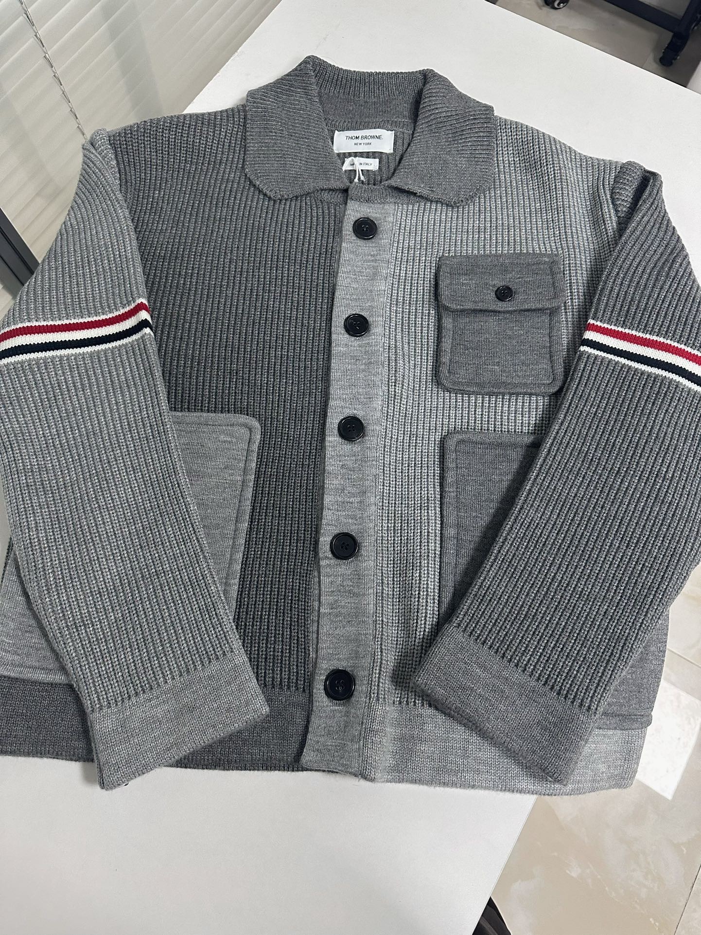 [TOM BROWNE -톰브라운 ] 톰브라운 트위스트 가디건 자켓