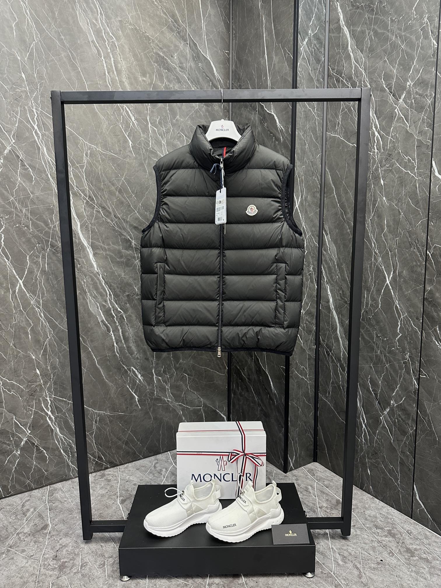 [MONCLER-몽클레어] 몽클레어 콘트린 남성 패딩 조끼