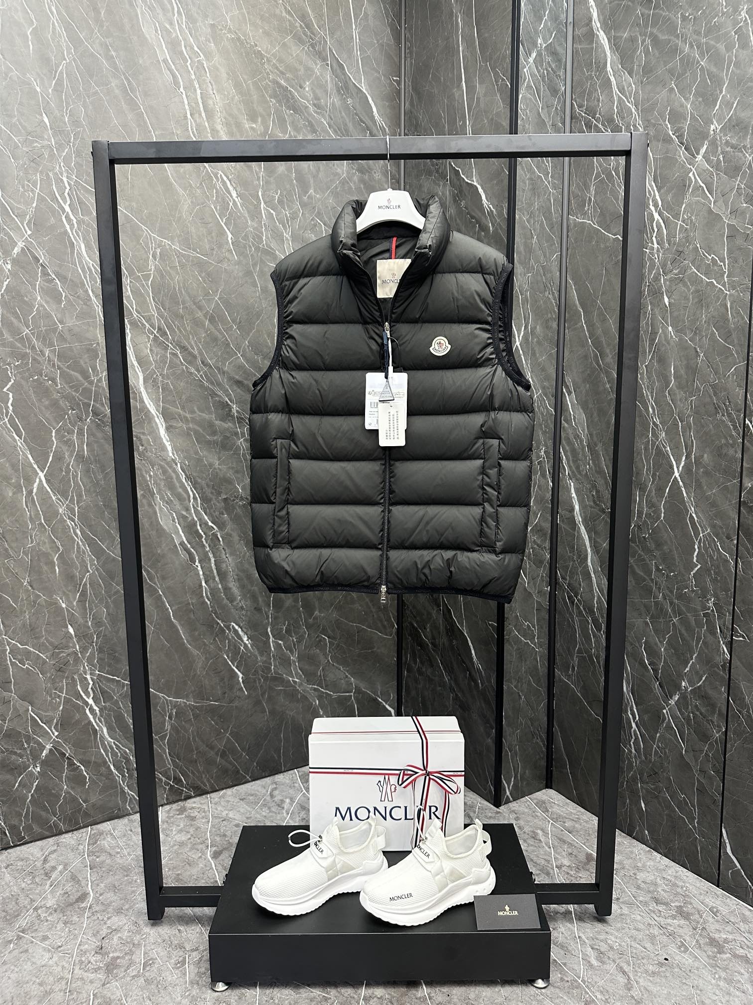 [MONCLER-몽클레어] 몽클레어 콘트린 남성 패딩 조끼