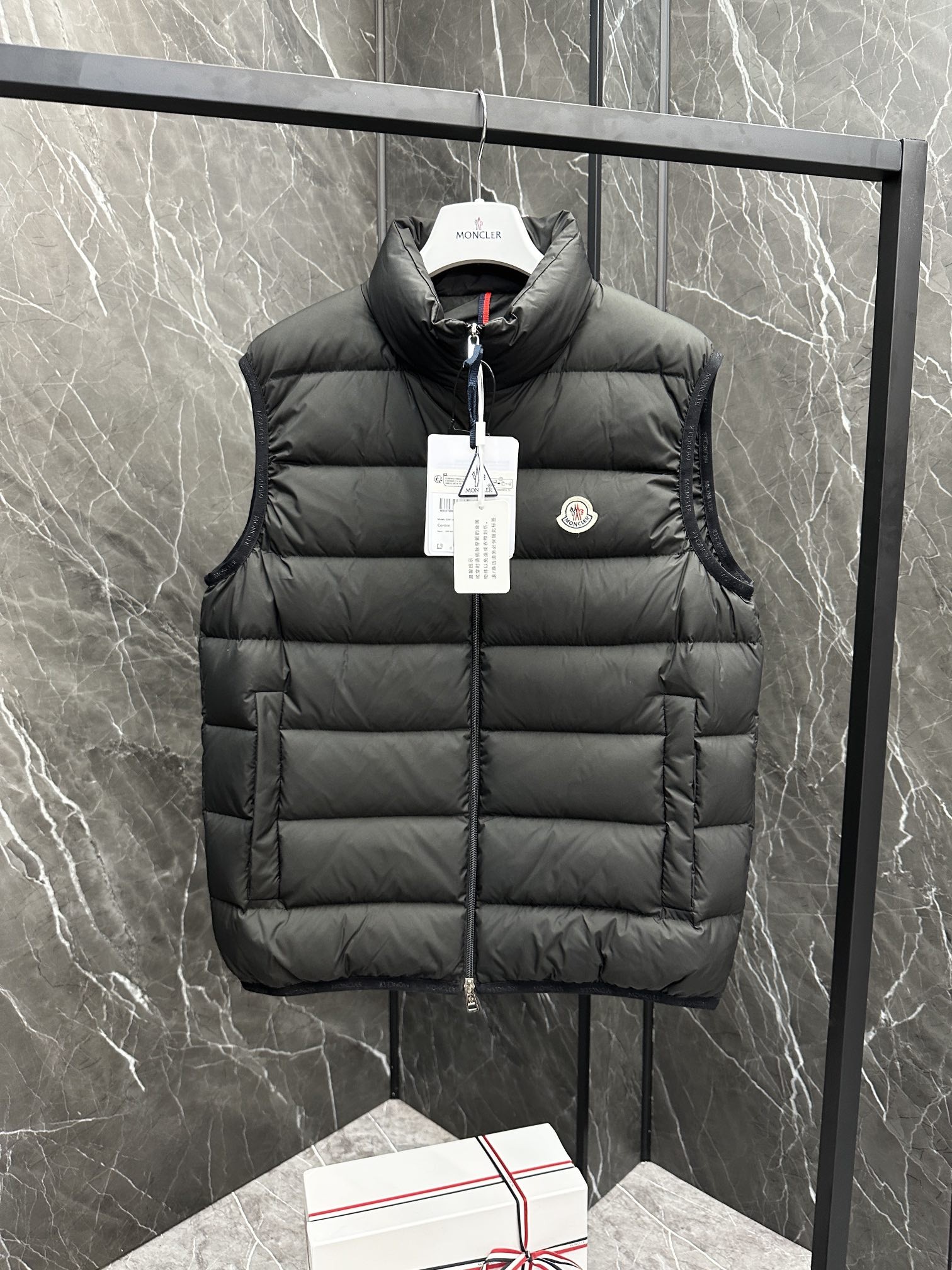 [MONCLER-몽클레어] 몽클레어 콘트린 남성 패딩 조끼