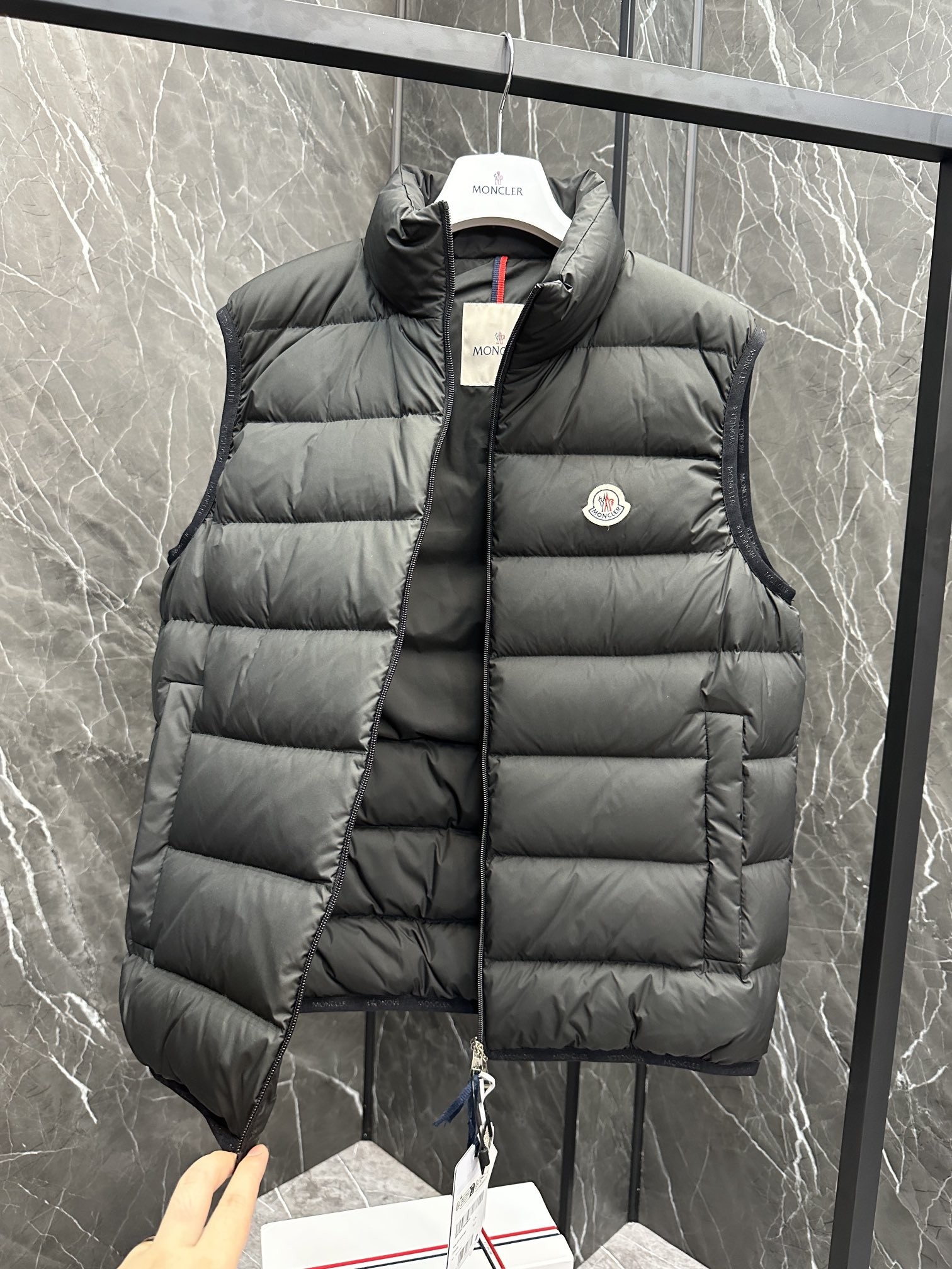 [MONCLER-몽클레어] 몽클레어 콘트린 남성 패딩 조끼