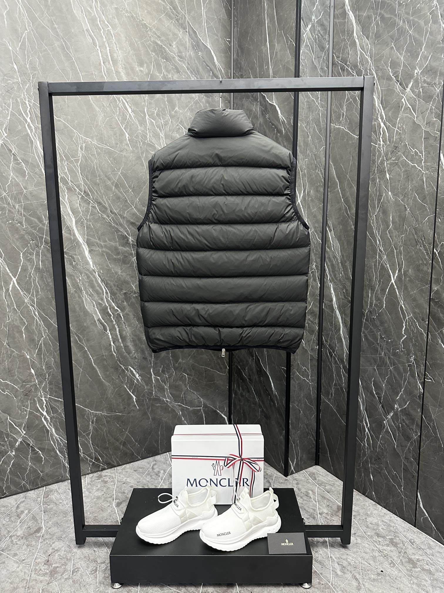 [MONCLER-몽클레어] 몽클레어 콘트린 남성 패딩 조끼