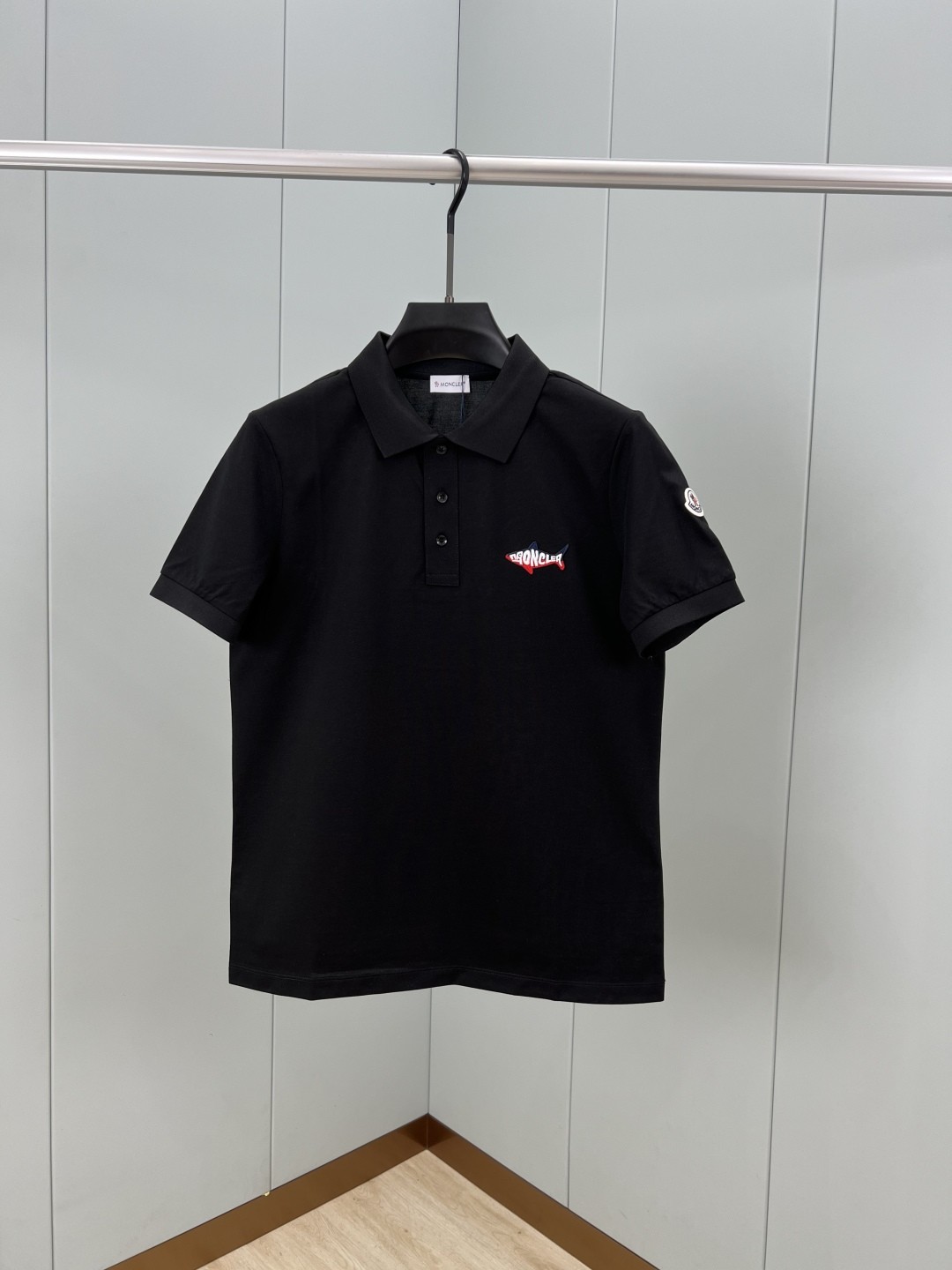 [MONCLER-몽클레어] 몽클레어 남성 테니스 로고 셔츠 반팔티