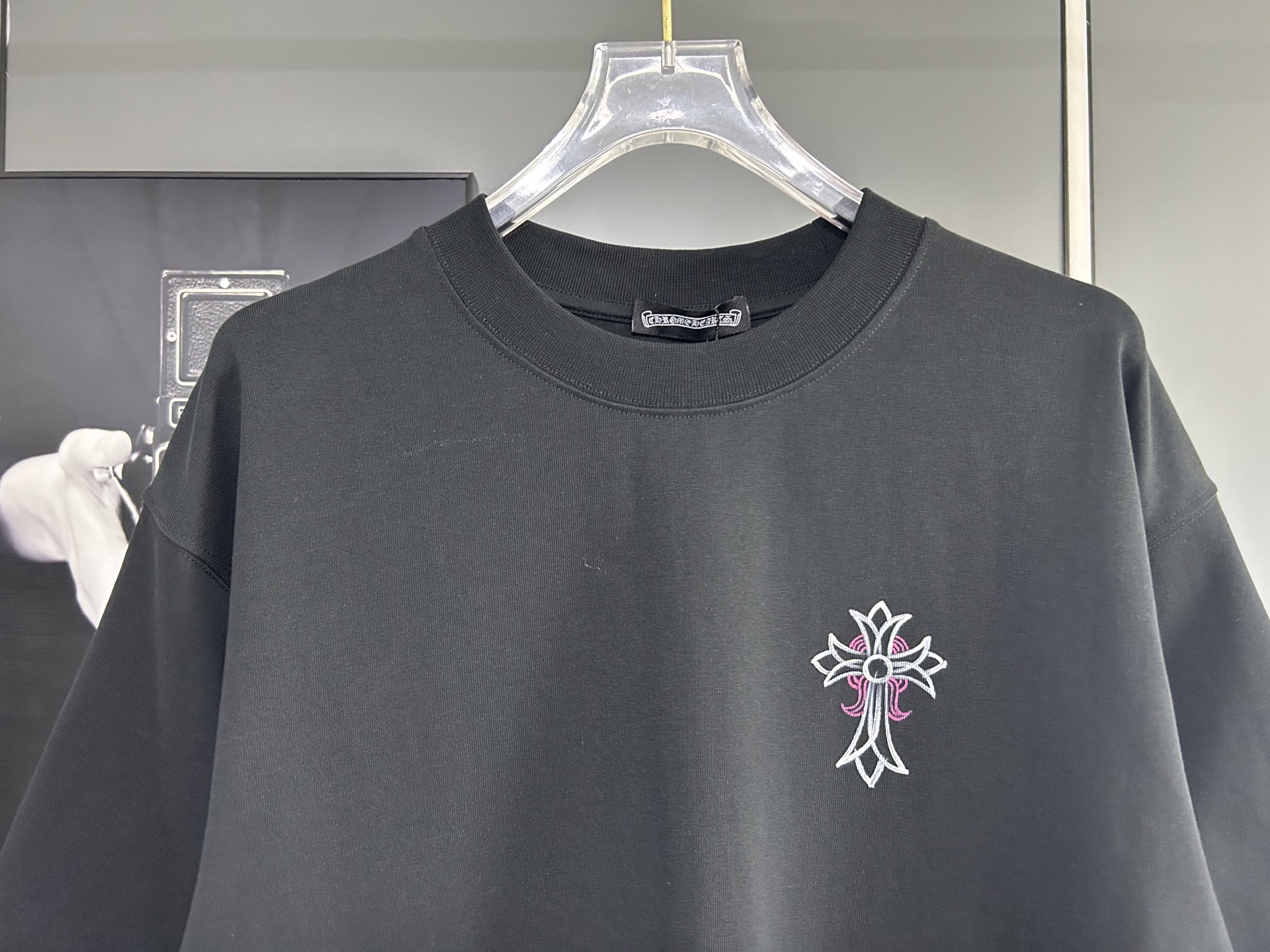 [CHROM HEARTS -크롬하츠] 크롬하츠 24SS 십자로고 스틸로고 티셔츠