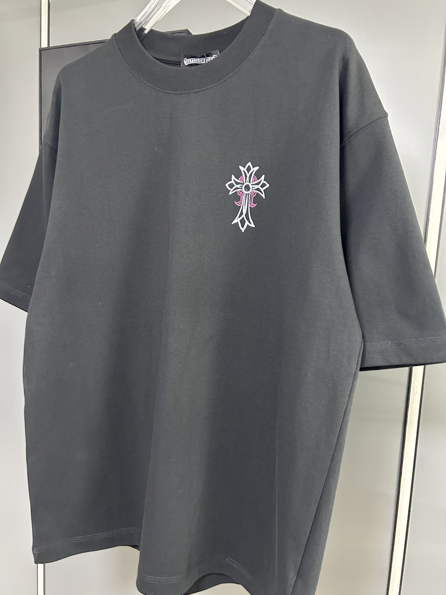 [CHROM HEARTS -크롬하츠] 크롬하츠 24SS 십자로고 스틸로고 티셔츠