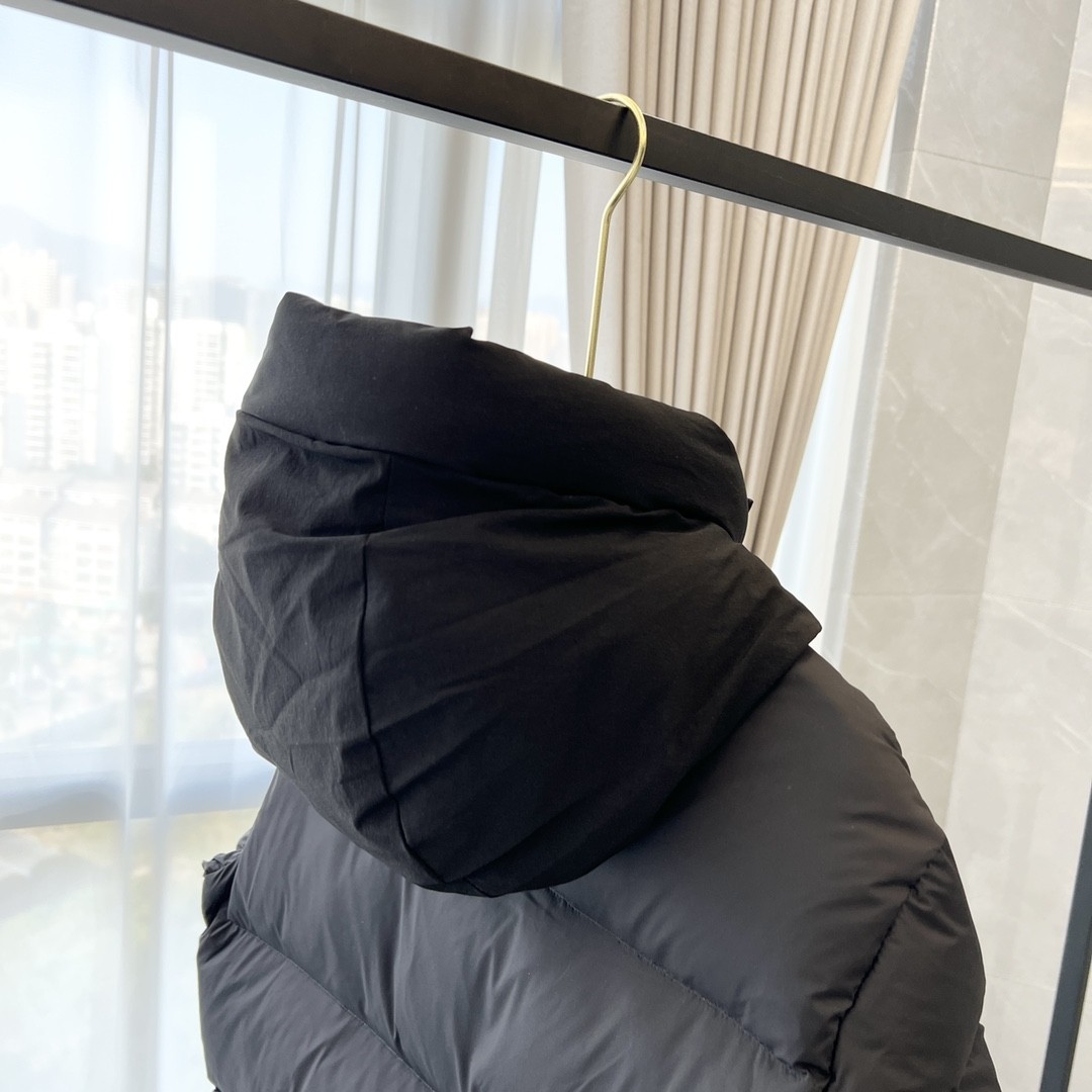 [MONCLER-몽클레어] 몽클레어 마데에라 다운 패딩